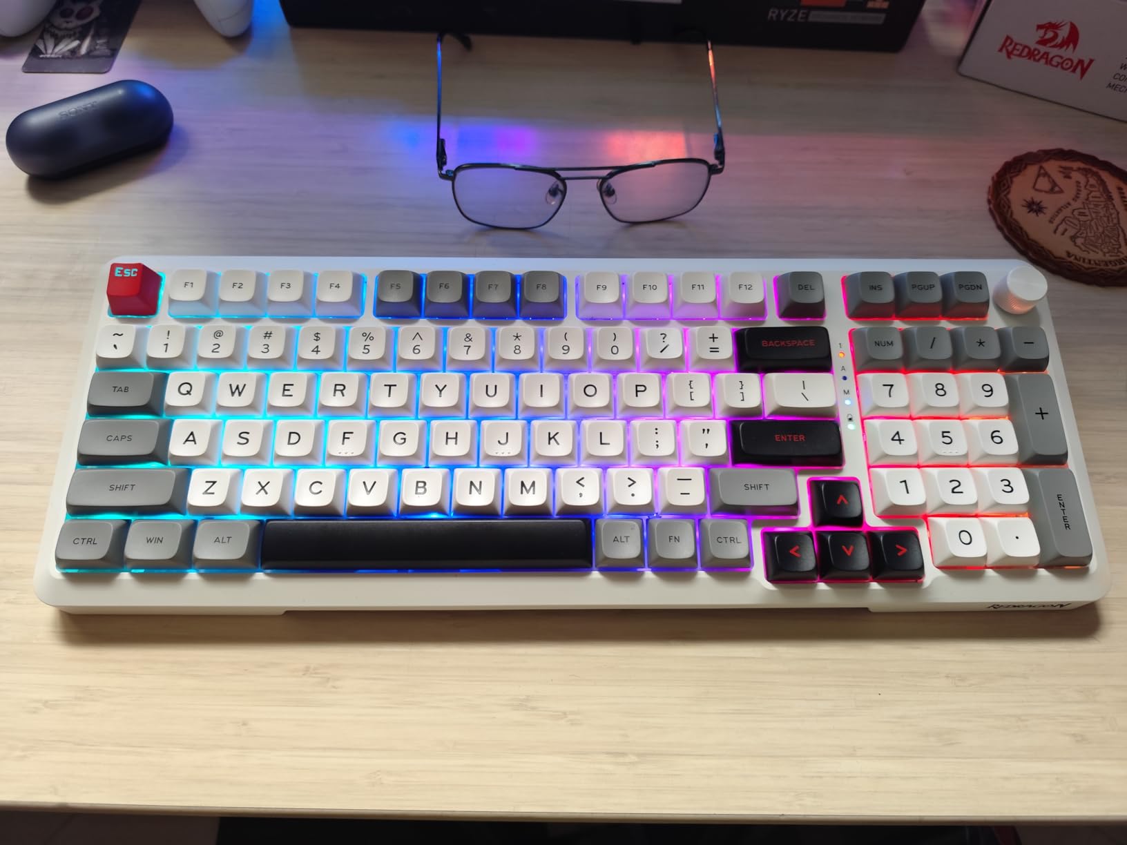 Redragon Wireless Mechanical Keyboard, 3 Mode Gasket Mounted RGB Gaming Keyboard with Volume Knob, Pre-Lubed Linear Switches, MDA-Profile, 98 Keys Hot Swappable Creamy Keyboard for PC/Tablet/Xbox/PS4 - Customer Photo 1