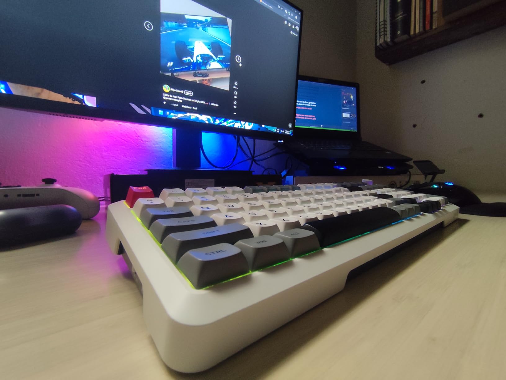 Redragon Wireless Mechanical Keyboard, 3 Mode Gasket Mounted RGB Gaming Keyboard with Volume Knob, Pre-Lubed Linear Switches, MDA-Profile, 98 Keys Hot Swappable Creamy Keyboard for PC/Tablet/Xbox/PS4 - Customer Photo 2