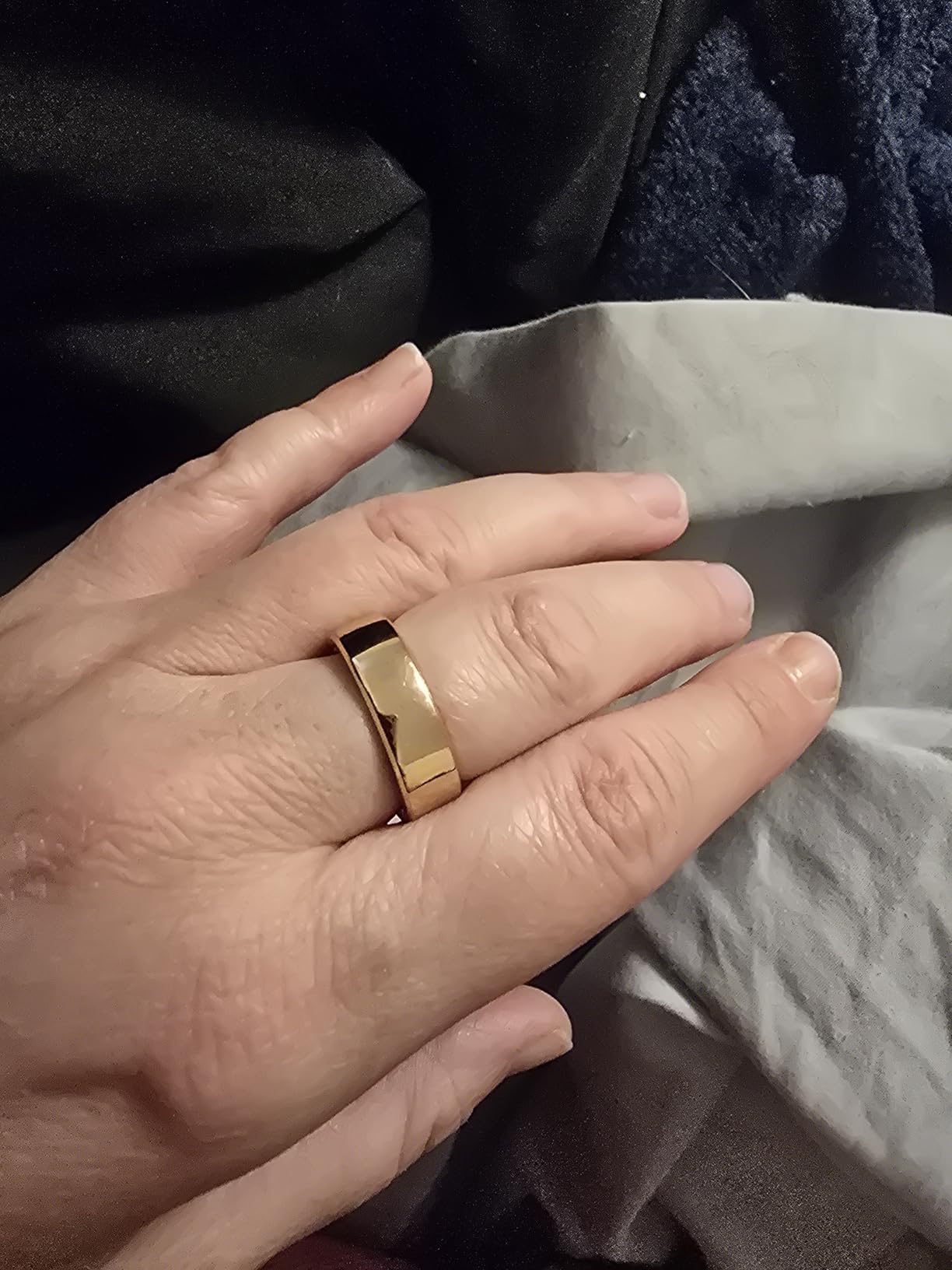 RingConn Gen 2, World's First Smart Ring with Sleep Apnea Monitoring, No APP Subscription, 12-Day Battery Life, Stress/Heart Rate/Women's Health Tracker, Android & iOS Compatible (Gold, Size 9) - Customer Photo 3