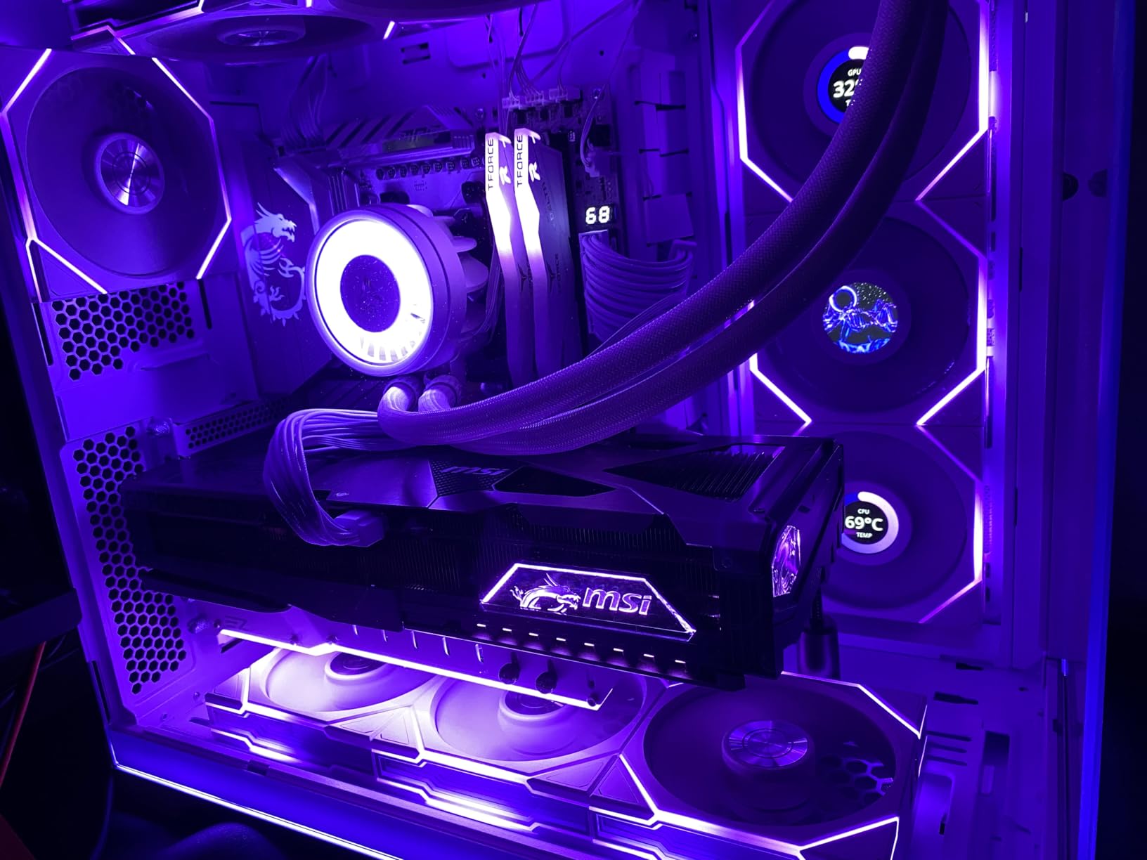 MSI MAG X870 Tomahawk WiFi Gaming Motherboard (AMD Ryzen 9000/8000/7000 Series, AM5, DDR5, PCIe 5.0, M.2 Gen5, USB 40Gbps, HDMI/DP, Wi-Fi 7, Bluetooth 5.4, 5Gbps LAN, ATX) customer photo 1