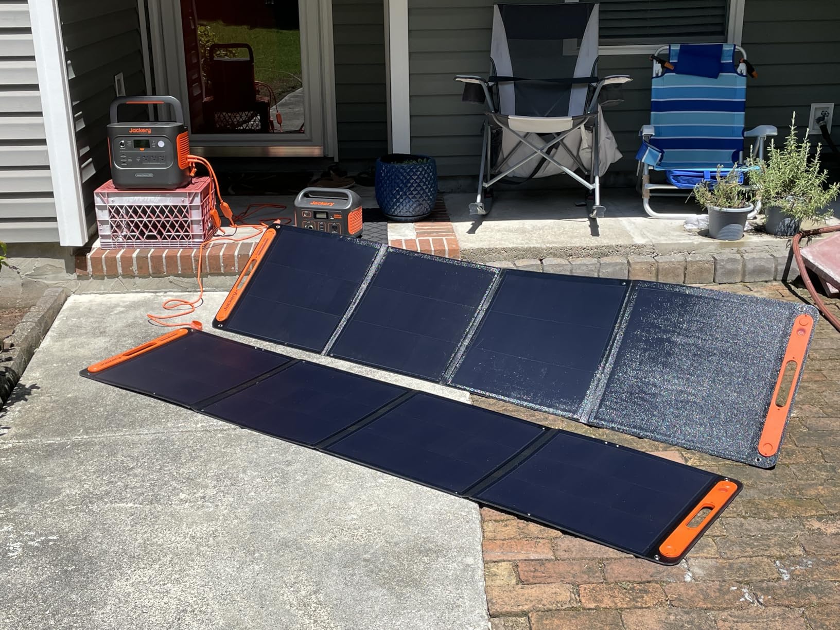 Jackery Solar Generator 2000 v2 with 2x200W Solar Panels, 2042Wh/2200W LiFePo4 Portable Power Station, 20ms UPS Home Backup, USB-C PD 100W Fast Charging for Power Outages, Emergencies, Camping & RVing - Customer Photo 2