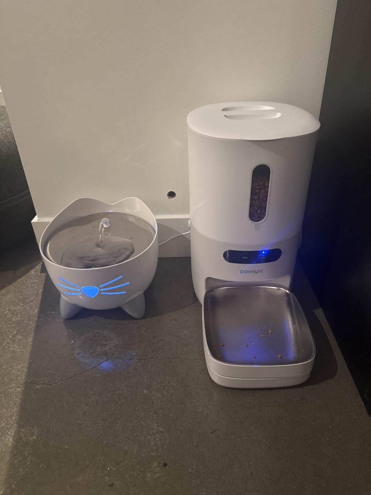 Automatic Cat Feeder, WiFi Smart Scale Tracks Pet's Food Intake, App Control, 3.6L Timed Food Dispenser for Cats and Dogs, Up to 10 Meals Per Day, Stainless Steel Bowl, Dual Power Supply - Customer Photo 2