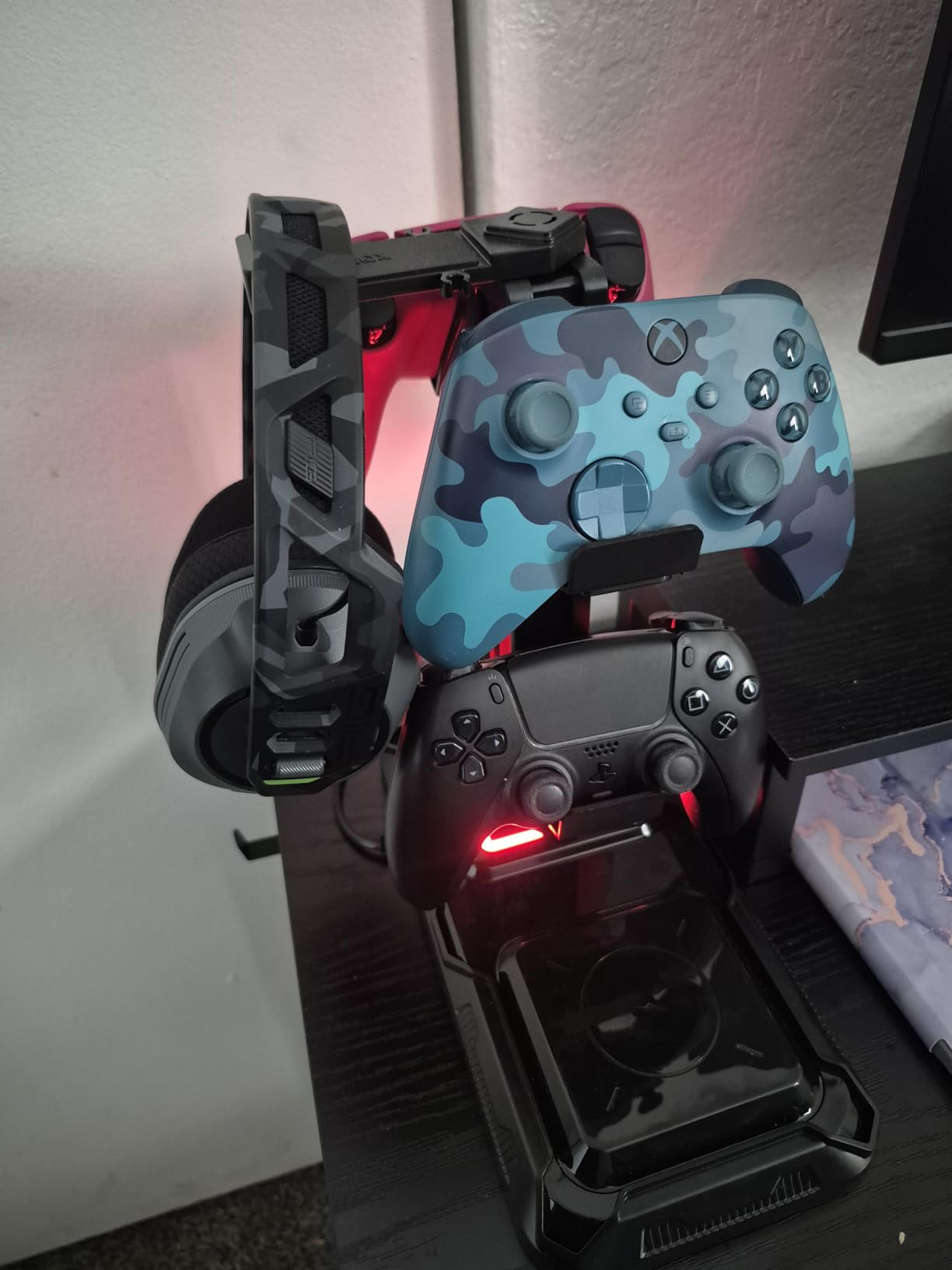 KDD Headphone & Controller Stand with Wireless Charging - Rotatable Headset Stand with 9 Light Modes - Controller Holder with 2 USB and Type C Ports - for Gamers Desktop Accessories - Customer Photo 1