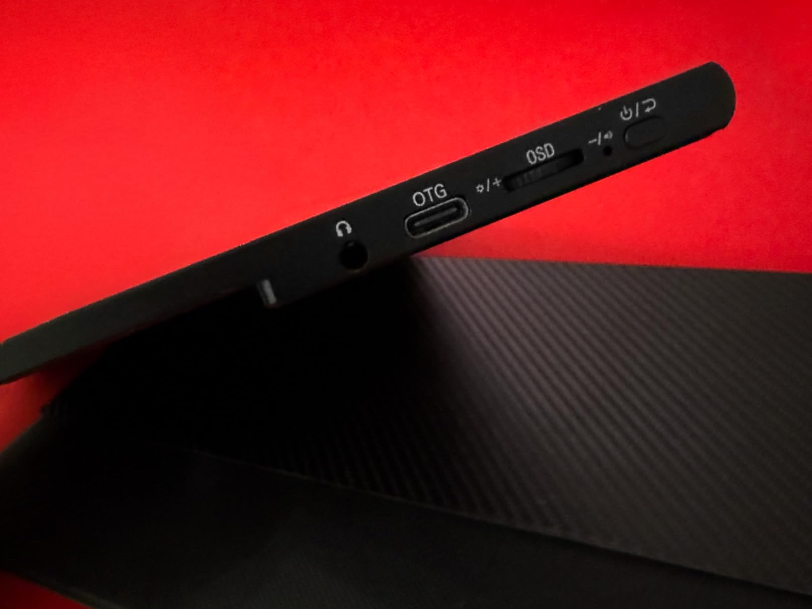 UPERFECT OLED Portable Monitor 16