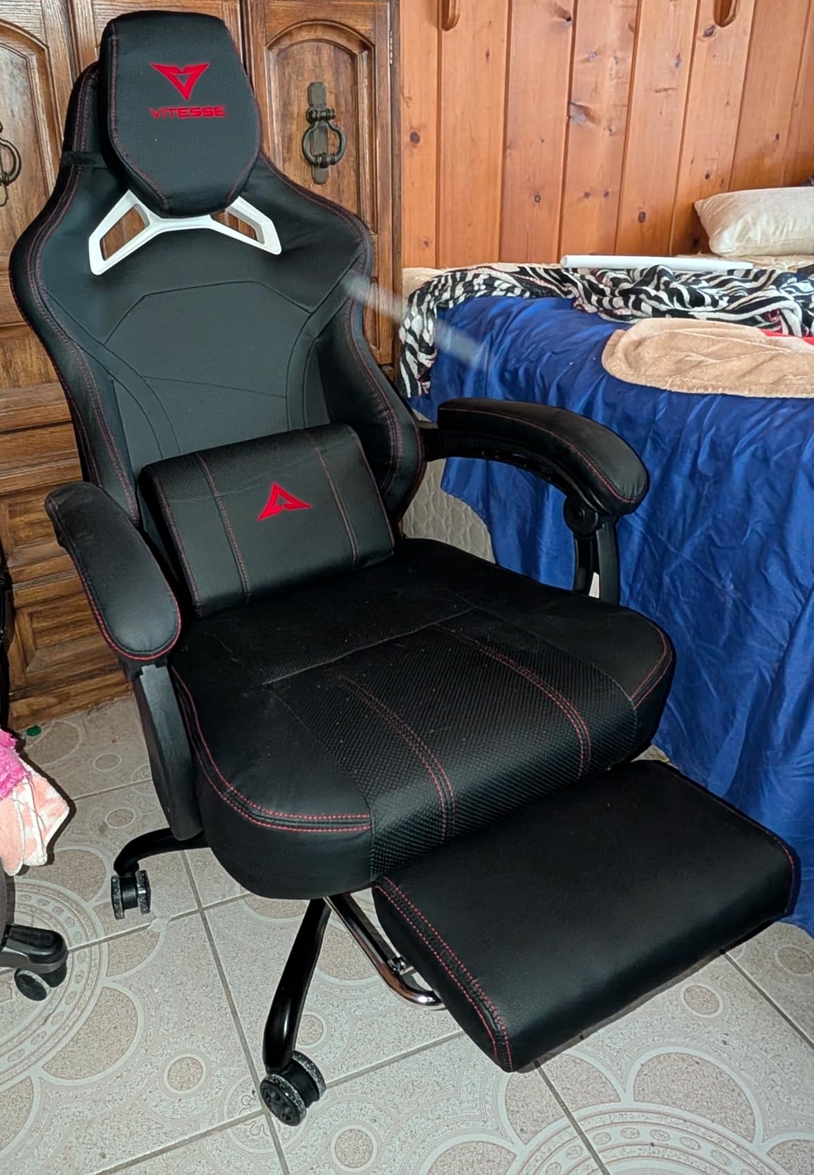 VITESSE Big and Tall Gaming Chair 400lb Weight Capacity with Footrest, Ergonomic Video Game Chair for Adults with Oversized Headrest and Lumbar Pillow, Computer Chair Gaming for Office (Black+Red) - Customer Photo 1