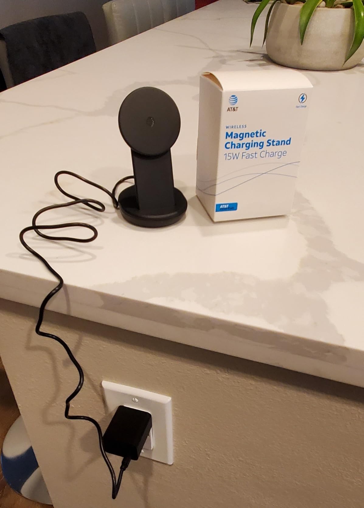 AT&T 15W Magnetic Qi Wireless Charging Stand Black Fast Charge Pad with Magnetic Alignment USB-C Power Delivery Case Friendly Compatible with iPhone Samsung Galaxy Google Pixel - Customer Photo 2