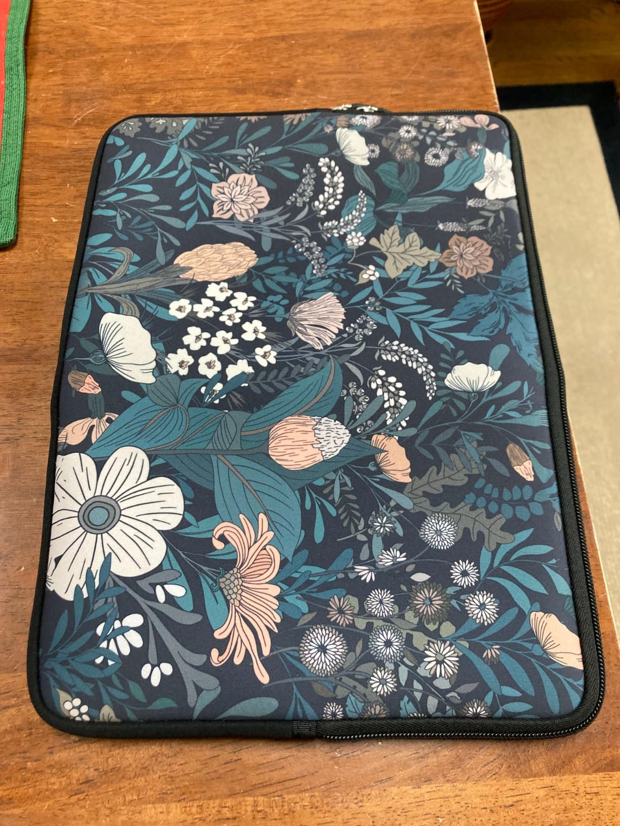 iCasso Laptop Sleeve 13 inch for MacBook Air 13-13.6 inch, Cute Laptop case for MacBook Pro 13 inch, Slim Protective Travel Carrying Case for MacBook Pro 14 inch, Chromebook, HP, Dell, Green Floral - Customer Photo 1