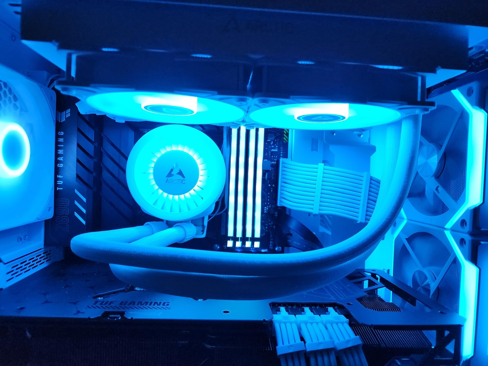 ARCTIC Liquid Freezer III Pro 240 A-RGB - 240 mm AIO CPU Cooler, Water Cooling, 38 mm Radiator, PWM Pump, VRM Fan, for AMD AM5/AM4, Intel LGA1851/1700 Contact Frame - Black - Customer Photo 5