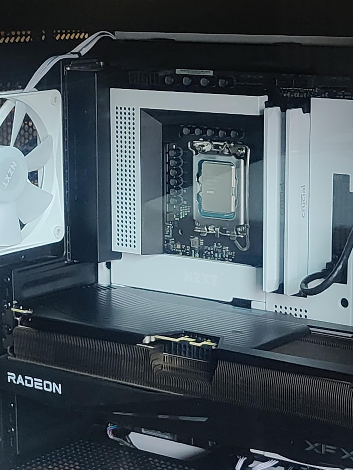 NZXT N9 Z890 - Intel Z890 LGA 1851 ATX Gaming Motherboard for Core Ultra (Series 2) - 20+1+1, DDR5, 5X M.2, PCIe 5.0, Wi-Fi 7, 5GbE, Thunderbolt 4 - RGB, Full-Metal Cover, White PCB - Customer Photo 1