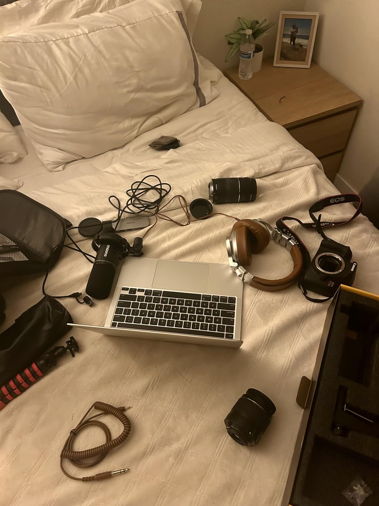 MAONO Studio Monitor Mixing DJ Headphones, 50mm Driver Professional Over Ear Wired Headset with 3.5mm to 6.35mm Jack for Guitar AMP, Piano, Music Production, Keyboard, Recording, Podcast, MH700 Black - Customer Photo 1