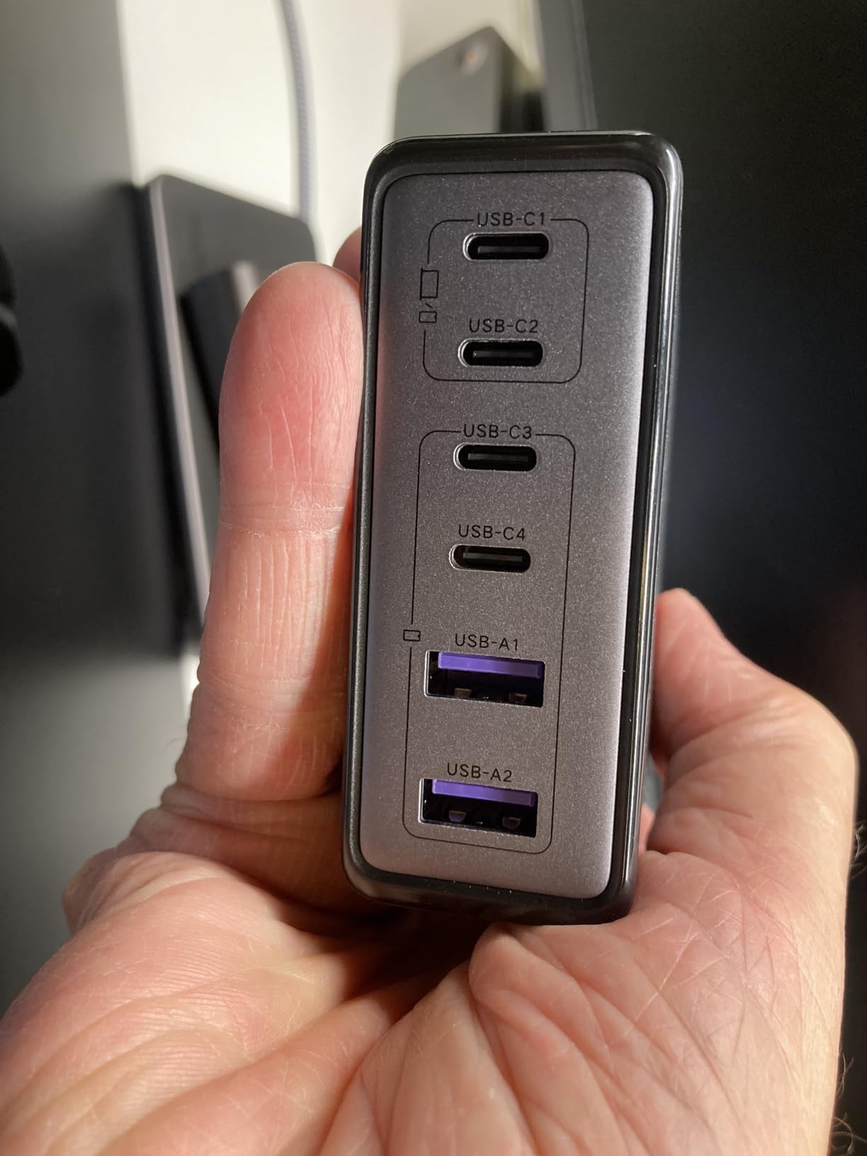 UGREEN 100W USB C Charging Station, 6-Port GaN Desktop Charger with 4 USB-C & 2 USB-A, Smart Power Distribution for MacBook Pro/Air, Dell XPS, iPad, iPhone 17/16/15, Galaxy S25/S24, Pixel 10/9 - Customer Photo 2