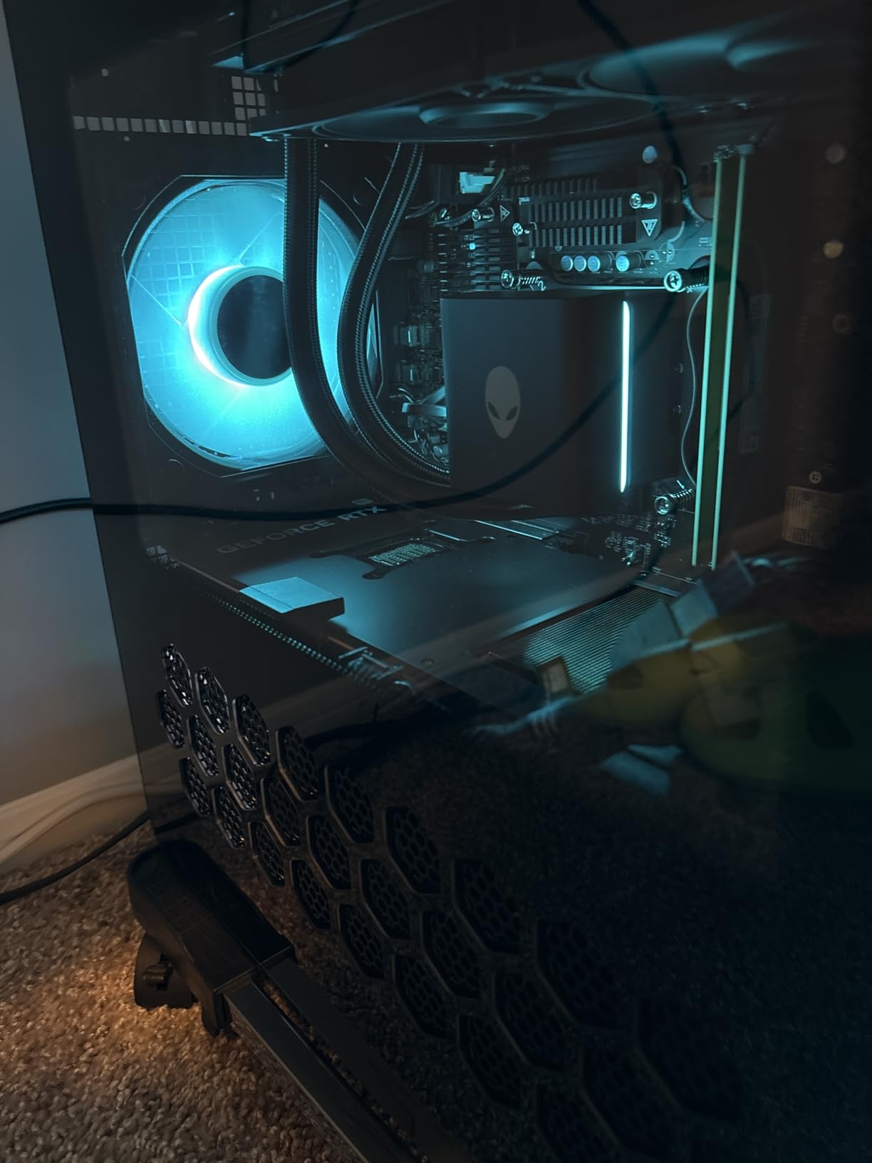 Alienware Aurora Gaming Desktop ACT1250 - Intel Core Ultra 7 265F, 32GB DDR5 RAM, 1TB SSD, NVIDIA GeForce RTX 5070, 1000W Platinum Rated PSU, Windows 11 Home, Clear Panel - Black customer photo 2