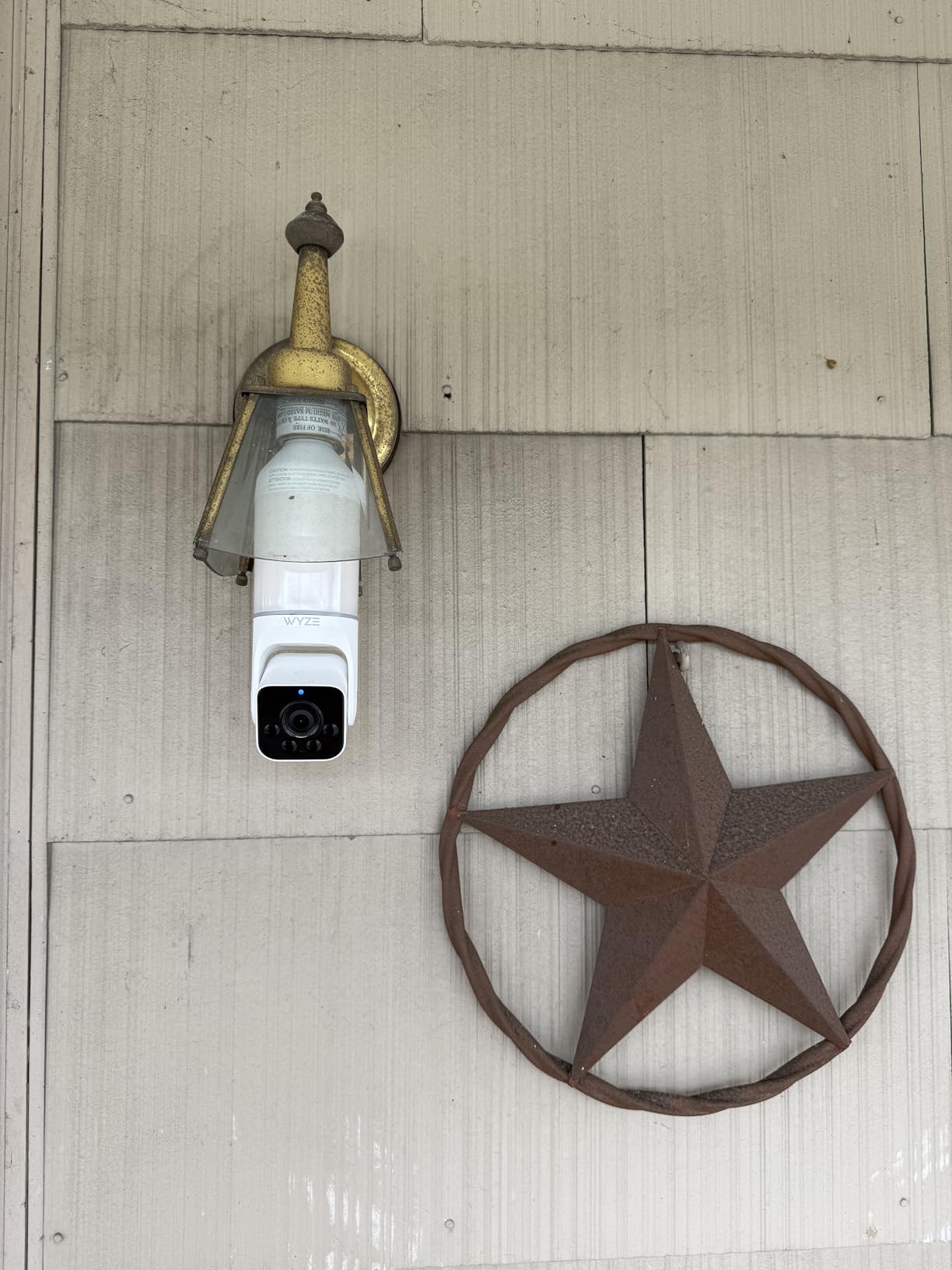 WYZE Bulb Cam Security Camera, 2K HD Outdoor Light Bulb Camera, Color Night Vision, Dimmable LED Bulb, Motion Detection, Siren Alarm, Works w/Alexa/Google Assistant. Free Expert Support - Customer Photo 2