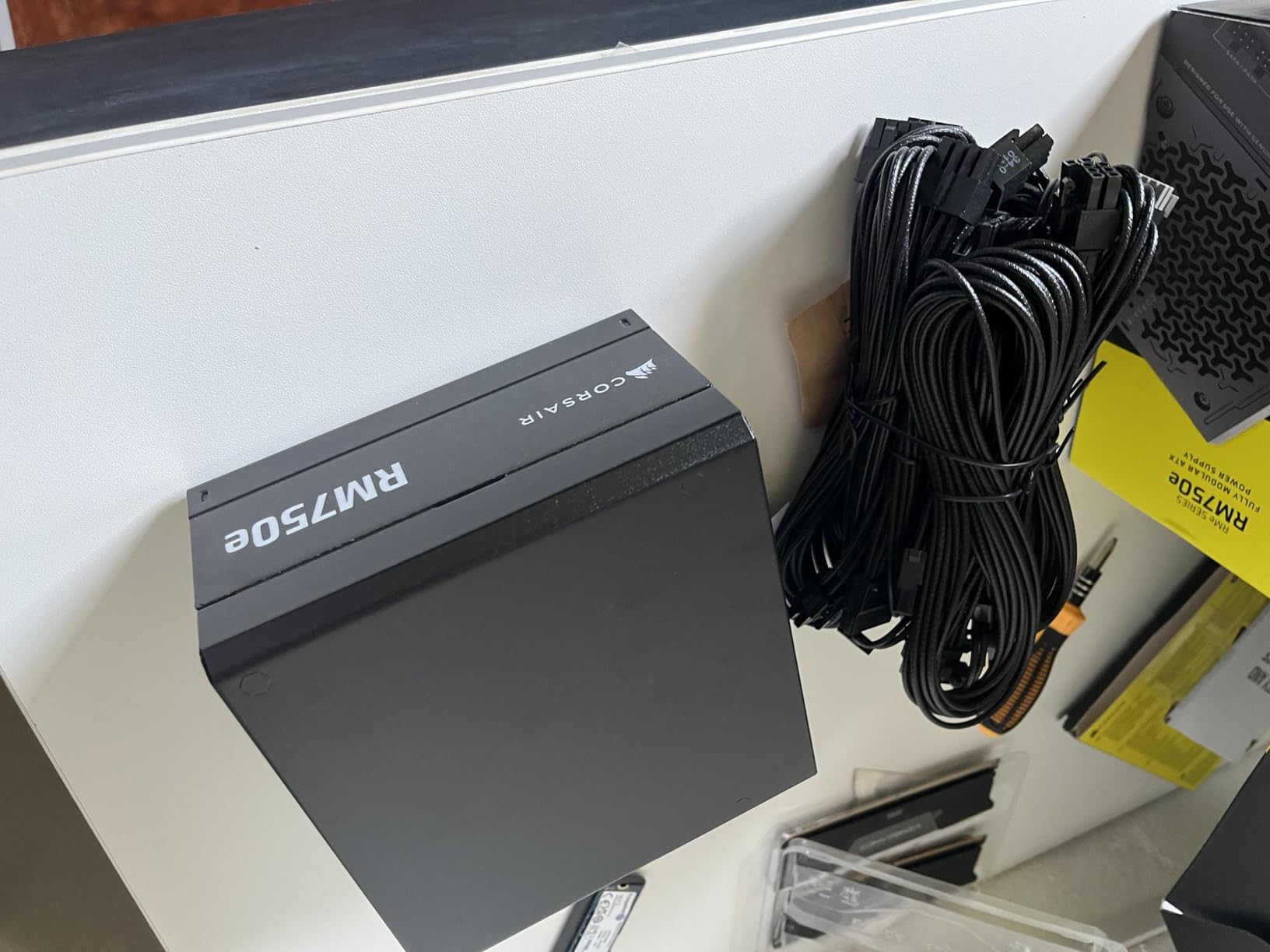 CORSAIR RM850e (2025) Fully Modular Low-Noise ATX Power Supply with 12V-2x6 Cable – ATX 3.1 & PCIe 5.1 Compliant, Cybenetics Gold Efficiency, 105°C-Rated Capacitors, Modern Standby Mode – Black - Customer Photo 2