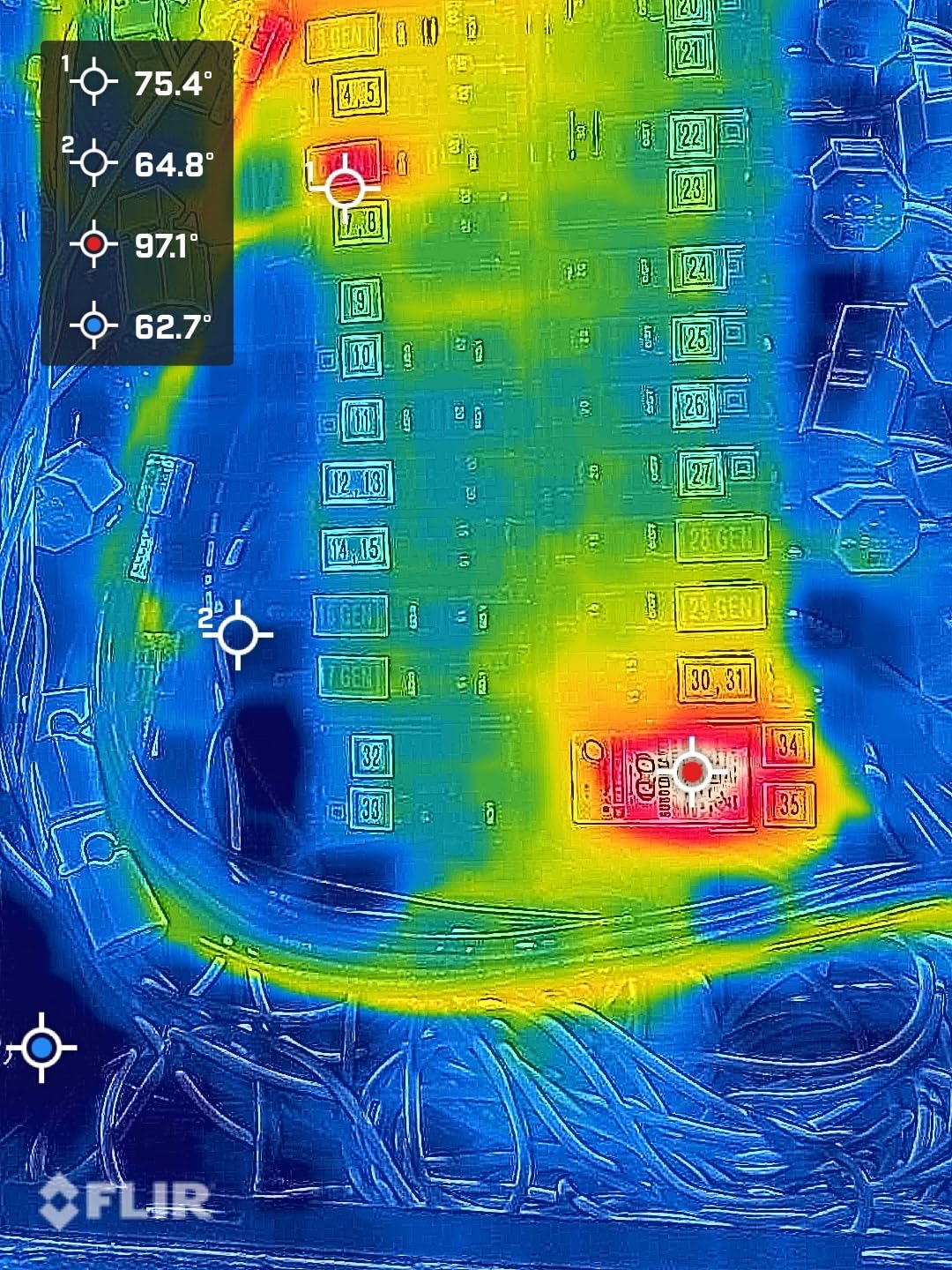 FLIR ONE Pro - Thermal Imaging Camera for iOS Smartphones (iPhone 15 and Newer w/USB-C), 320x240 Super Resolution (160x120 Native IR) - Customer Photo 1