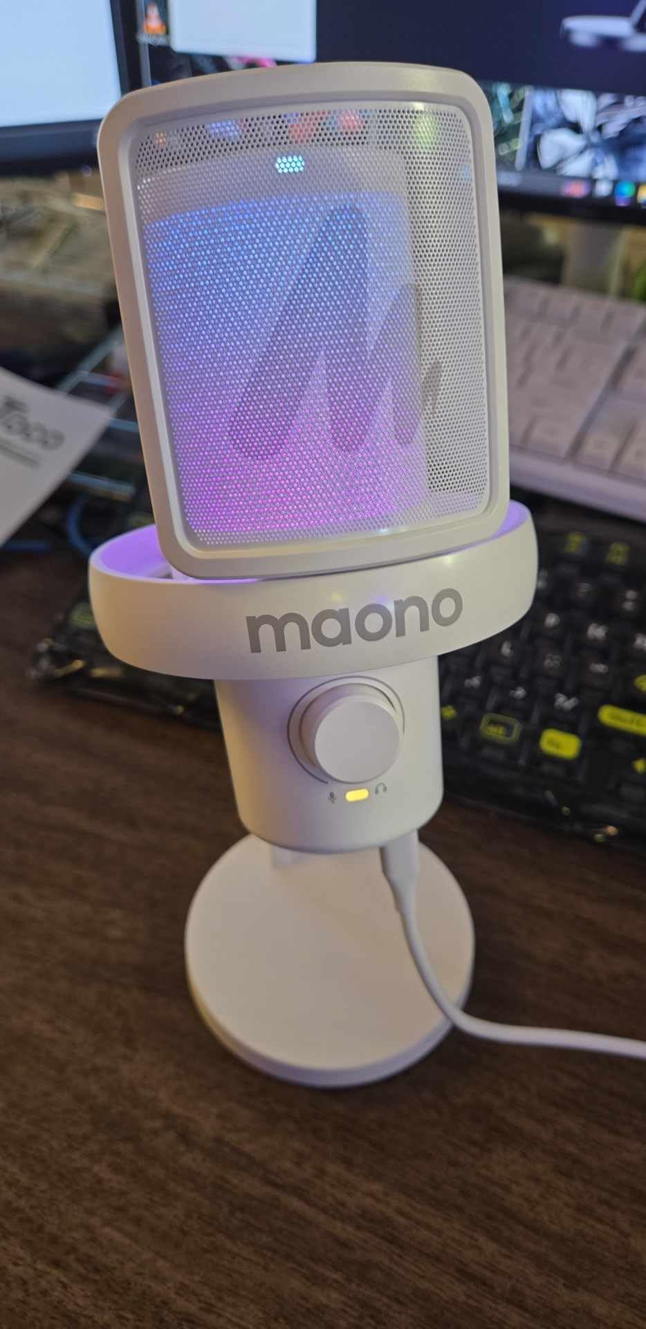 MAONO DM40 Wireless Gaming Microphone, USB Condenser Mic with Software, Noise Cancellation, AI Voice Changer, RGB Lights, Mute, Gain for Streaming Recording Podcast Computer PC Laptop, DM40 White - Customer Photo 4