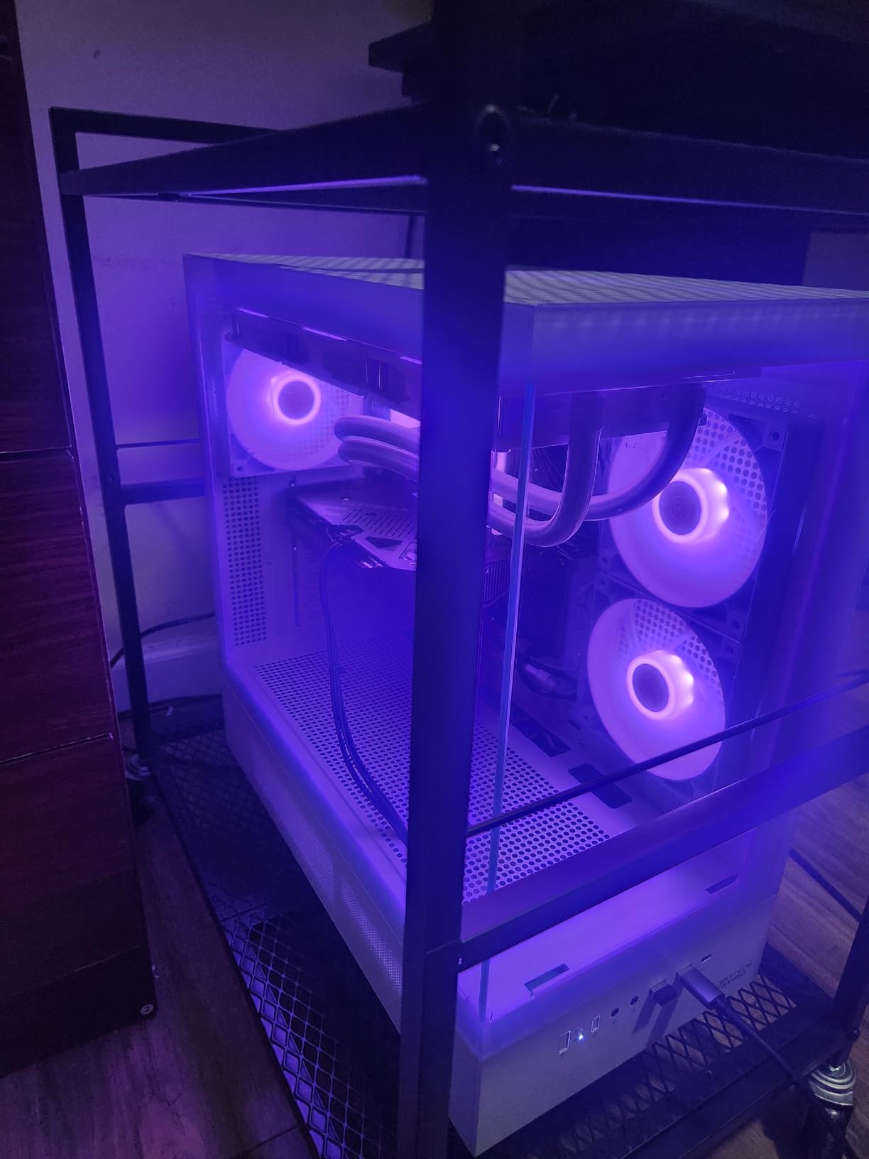 Skytech Gaming Azure 3 Desktop PC, Ryzen 7 9700X 3.8 GHz (5.5GHz), NVIDIA RTX 4060 8GB, 1TB NVMe SSD, 16GB DDR5 RAM 6000, 650W Gold PSU, 360mm ARGB AIO, Wi-Fi, Win 11 - Customer Photo 3