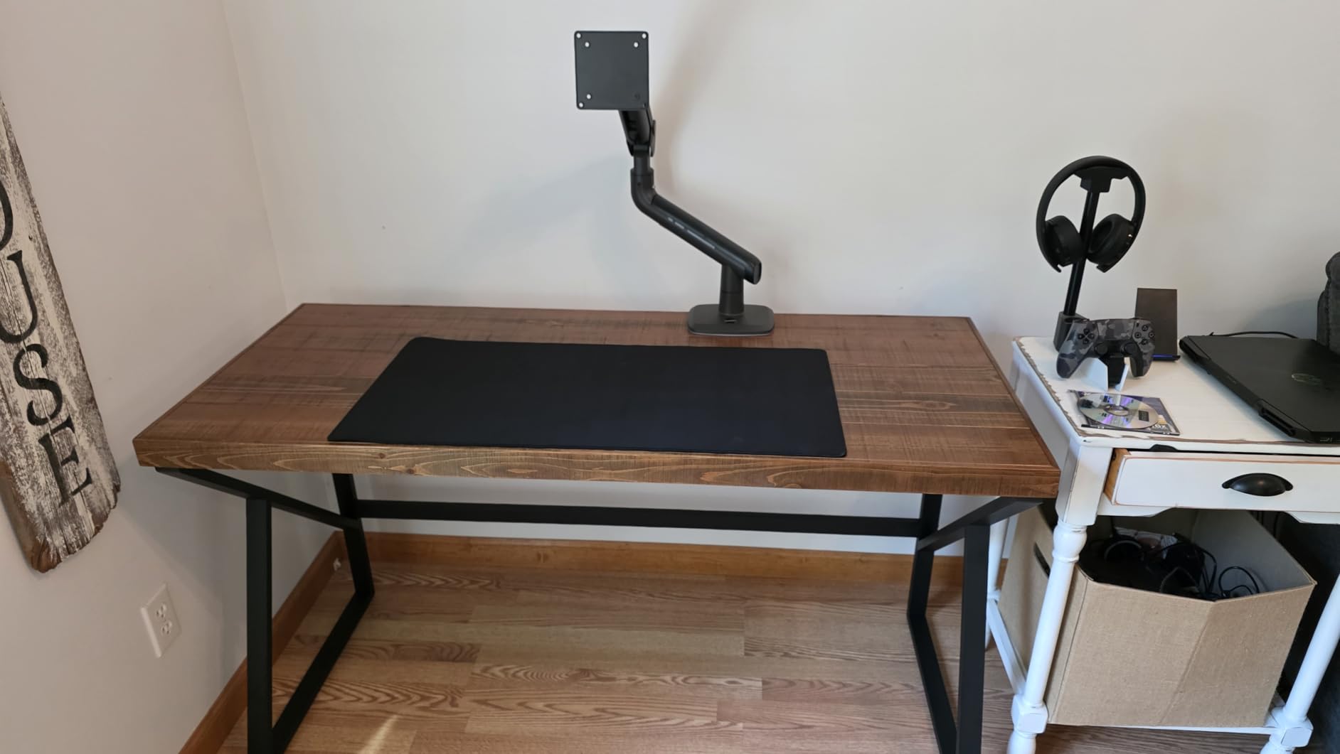 HUANUO RGB Monitor Arm for Ultrawide Screens up to 49″, Heavy-Duty Single Mount Holds 44 lbs, Fully Adjustable Gaming Monitor Arm with C-Clamp & Grommet Base, Max VESA 100 x 100mm - Customer Photo 4