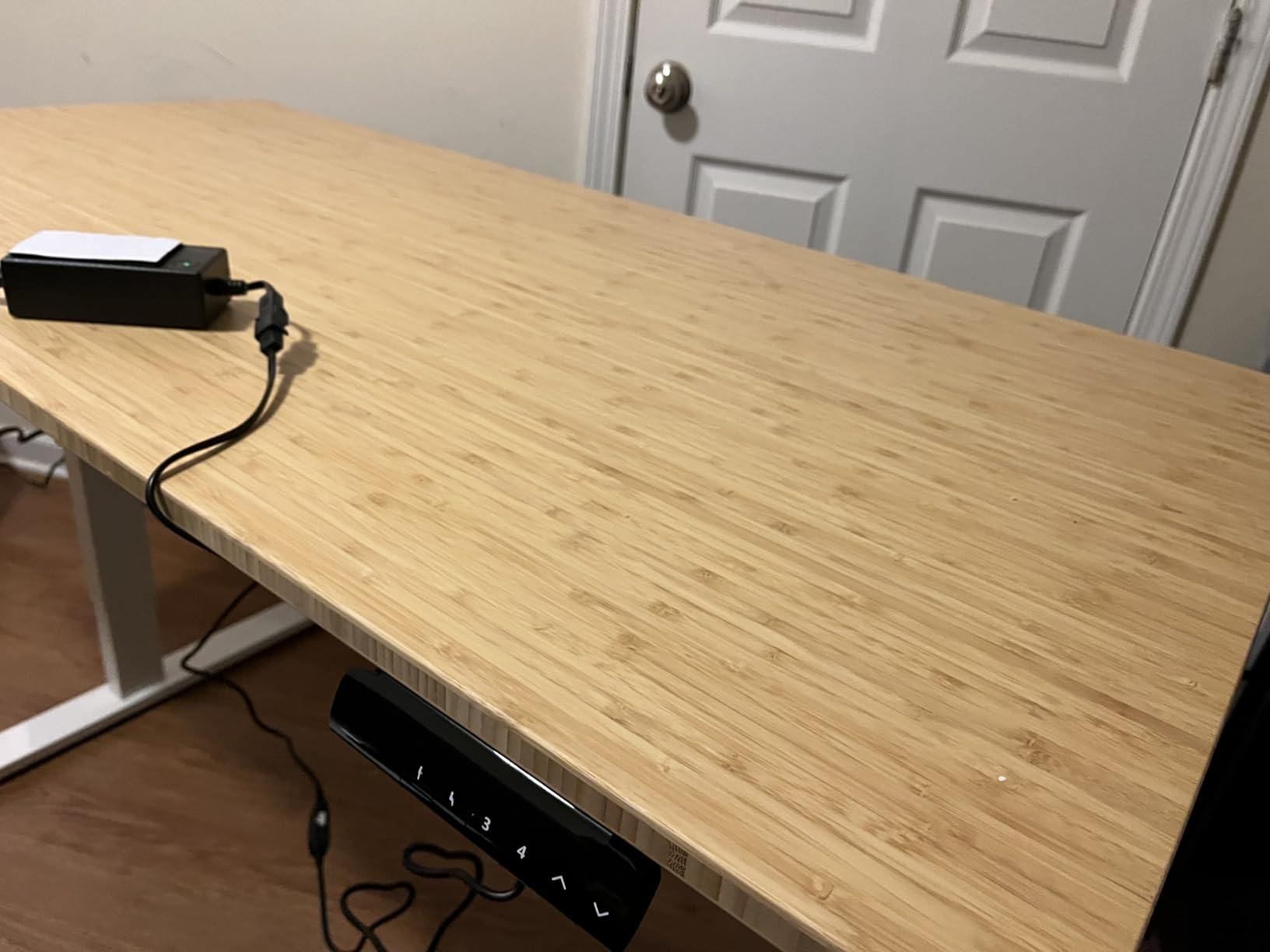FLEXISPOT E3 Dual Motor Electric Standing Desk 55x28 Inch Whole-Piece Board Height Adjustable Desk Electric Sit Stand Desk (Black Frame + Black Desktop, 2 Packages) - Customer Photo 2