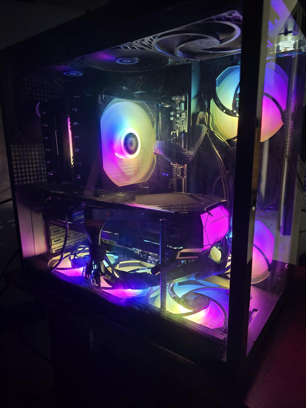 PowerColor Reaper AMD Radeon RX 9070 16GB GDDR6 - Customer Photo 2