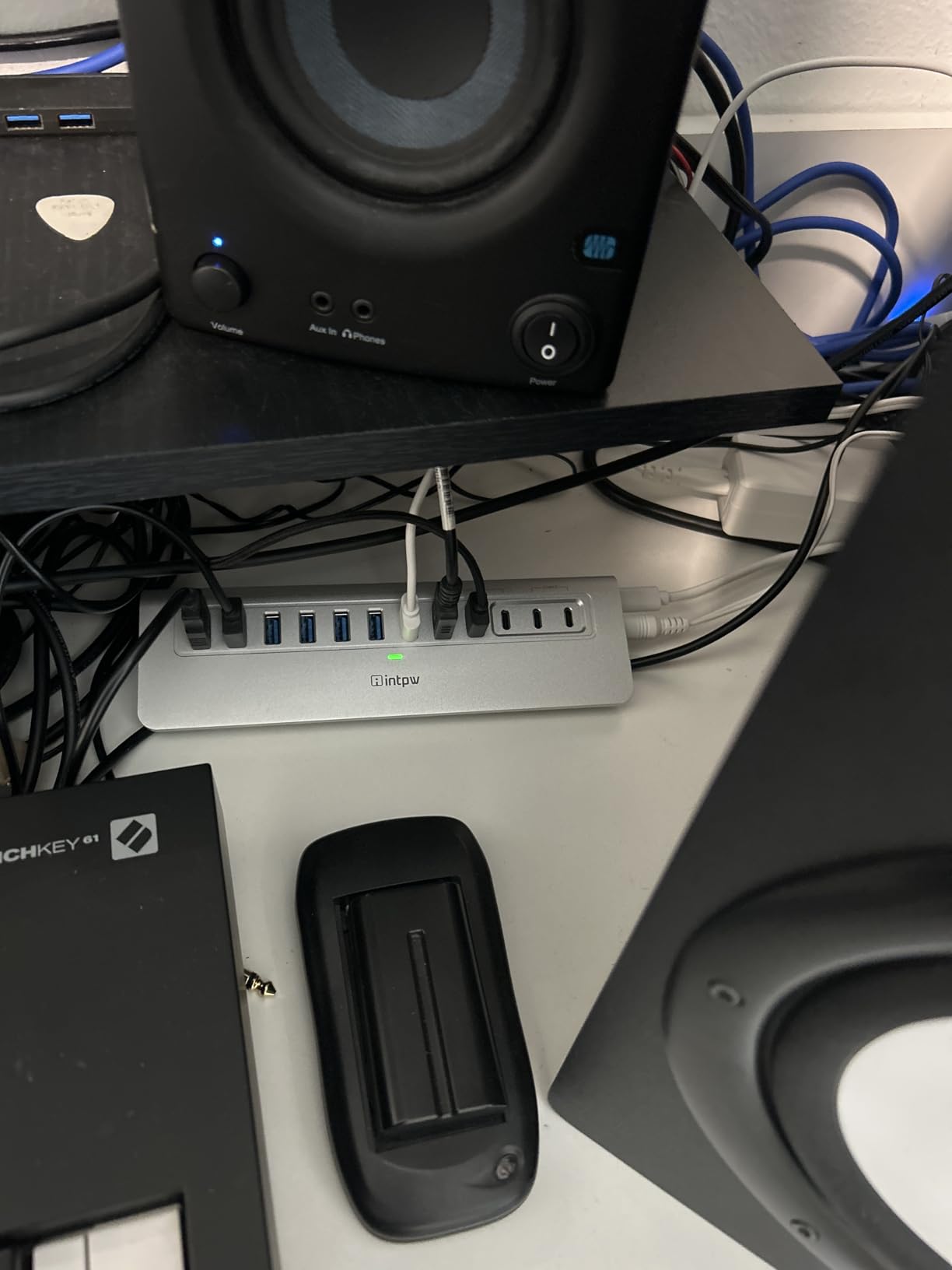 Powered USB Hub 10Gbps, intpw 9-Port USB 3.2 Hub, USB C Hub with USB A/USB C 3.2, 4 USB 3.0, 2 PD 45W Charging Ports, 65W Power Adapter and 3.3FT Cable, Aluminum USB Hub for Laptop, iPhone 16/15, PC - Customer Photo 3
