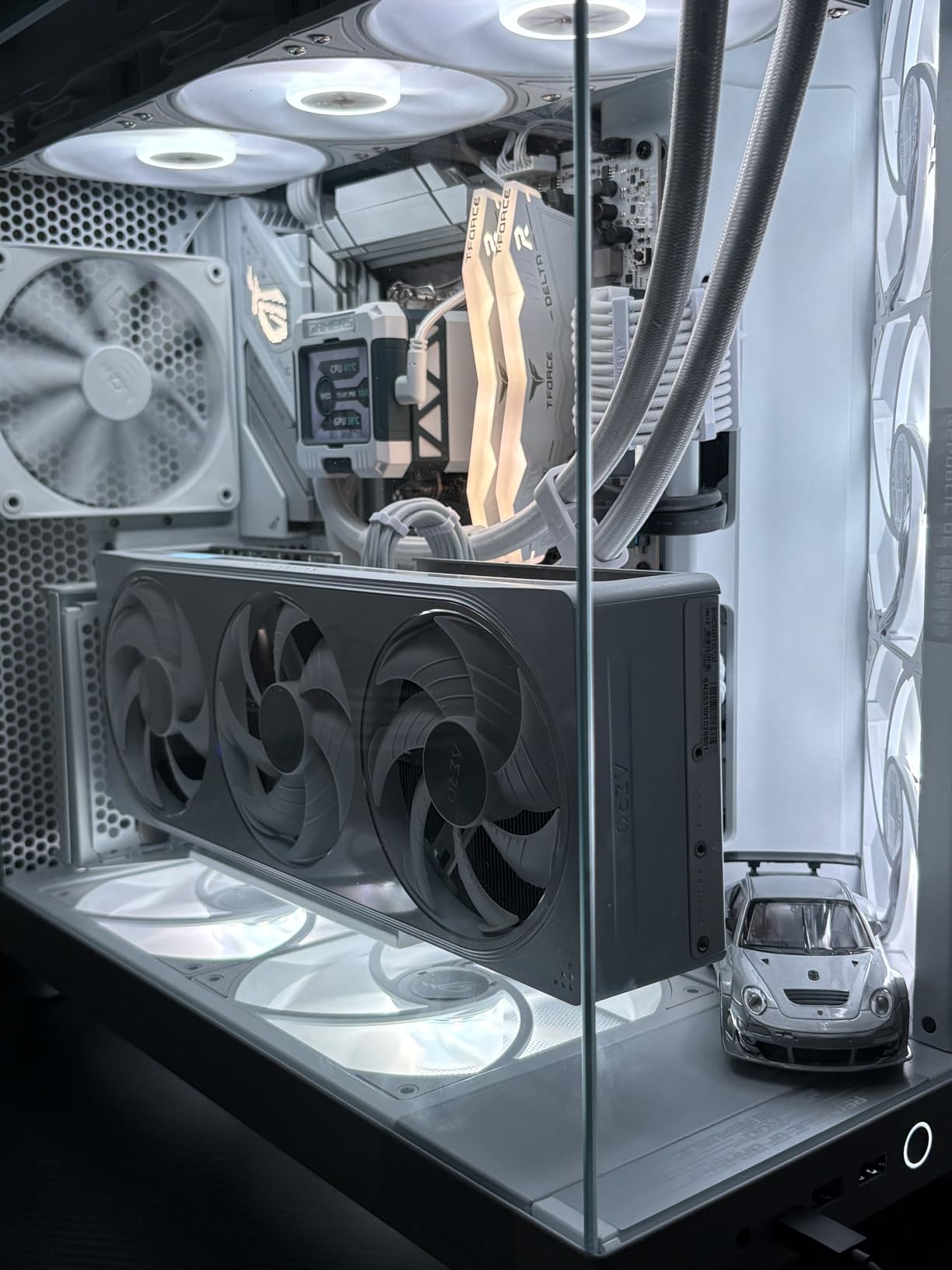 GIGABYTE GeForce RTX 5070 Eagle OC ICE SFF 12G Graphics Card - Customer Photo 1