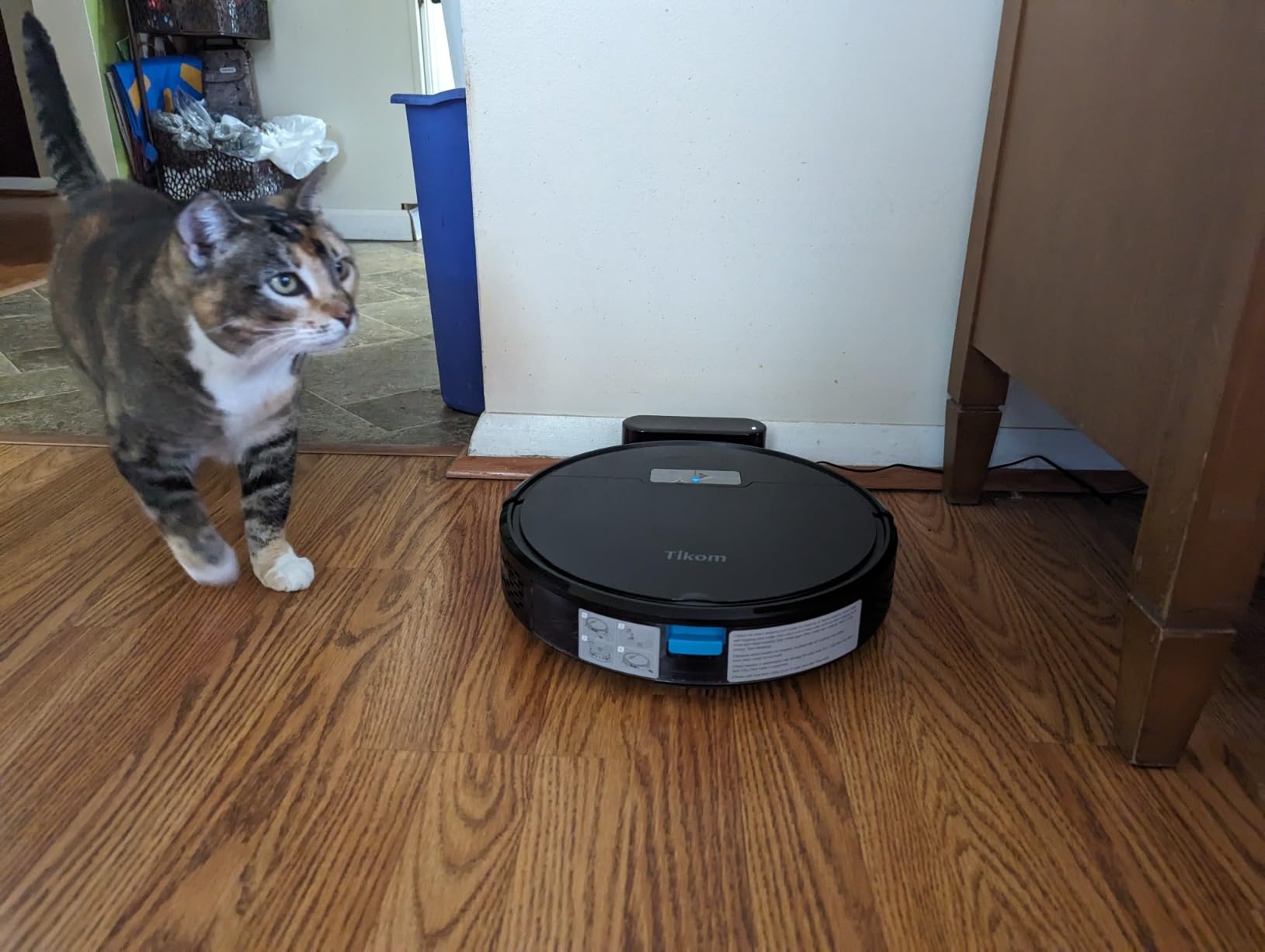 Tikom Robot Vacuum and Mop Combo, 5000Pa Robotic Vacuum Cleaner, 150 Min Max, App & Remote Control, Ideal for Hard Floor, Carpet, Pet Hair, Self-Charge(G8000 Max) - Customer Photo 4