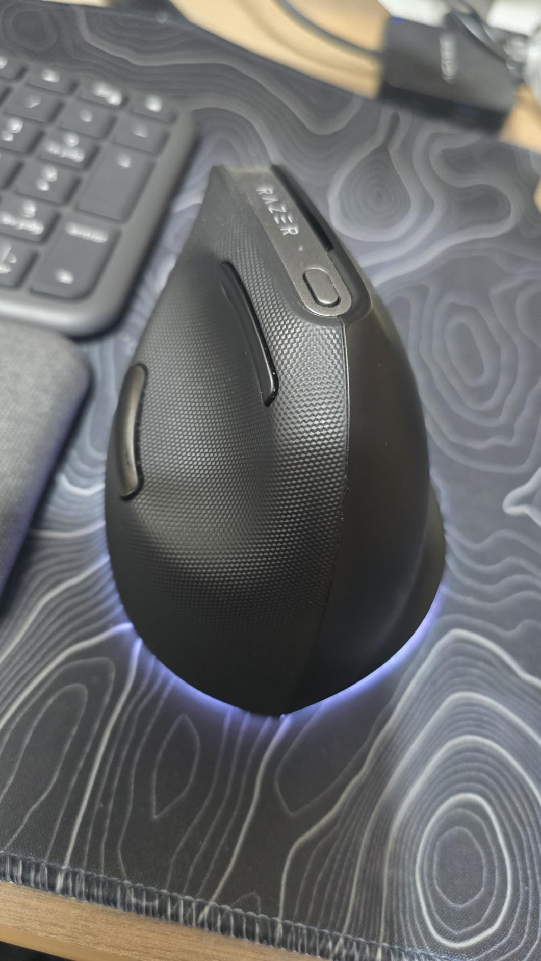 Razer Pro Click V2 Vertical Wireless Mouse: 6 Button Ergonomic Design - One Click AI Prompt - Supports Windows & Mac - Multi Device Connectivity via 2.4GHz, Bluetooth, or USB C Wired Mode - Chroma RGB customer photo 1