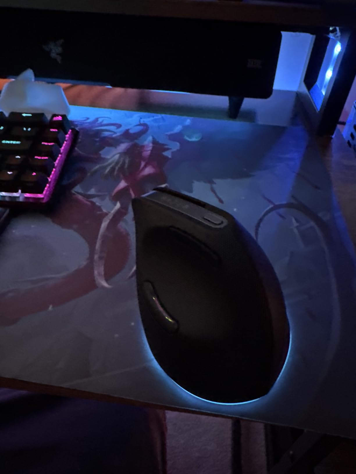 Razer Pro Click V2 Vertical Wireless Mouse: 6 Button Ergonomic Design - One Click AI Prompt - Supports Windows & Mac - Multi Device Connectivity via 2.4GHz, Bluetooth, or USB C Wired Mode - Chroma RGB customer photo 2