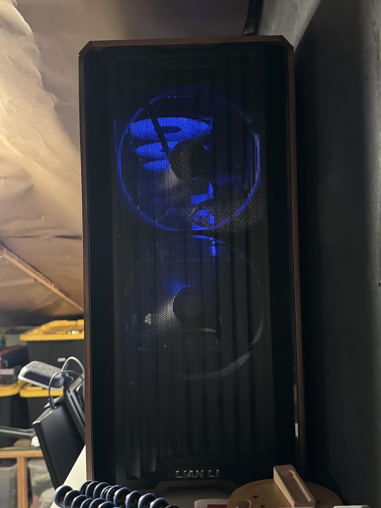 Lian Li LANCOOL 217 Genuine Walnut Wood Computer Case, Mid-Tower ATX PC Case with 5 Pre-Installed PWM Fans 2x170mm, 2x120mm & 1x140mm, Flexible PSU & Cable Installation - Black (LAN217X) - Customer Photo 3
