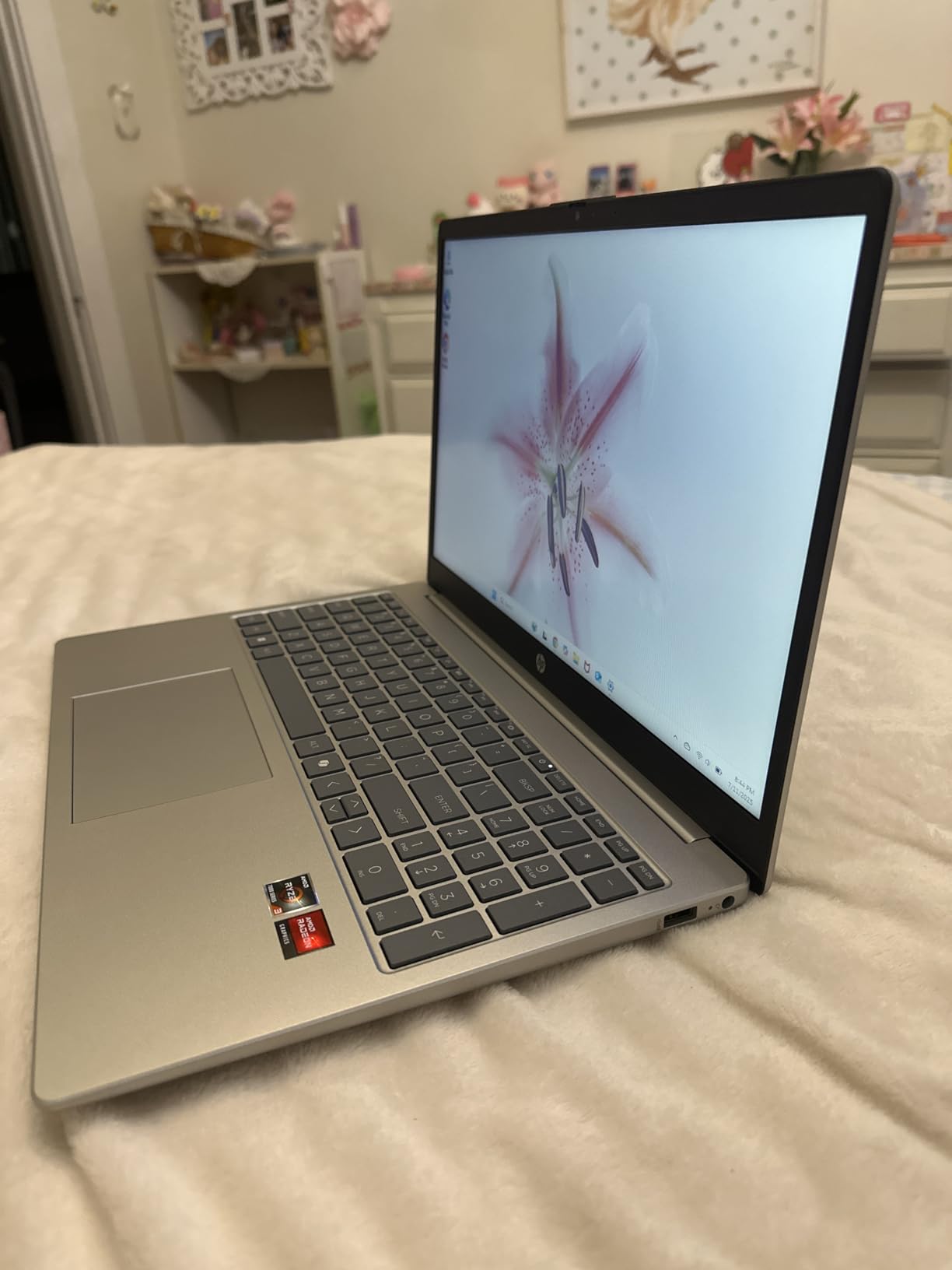 HP 15.6 inch Laptop, HD Touchscreen Display, AMD Ryzen 3 7320U, 8 GB RAM, 256 GB SSD, AMD Radeon Graphics, Windows 11 Home, Natural Silver, 15-fc0399nr - Customer Photo 3