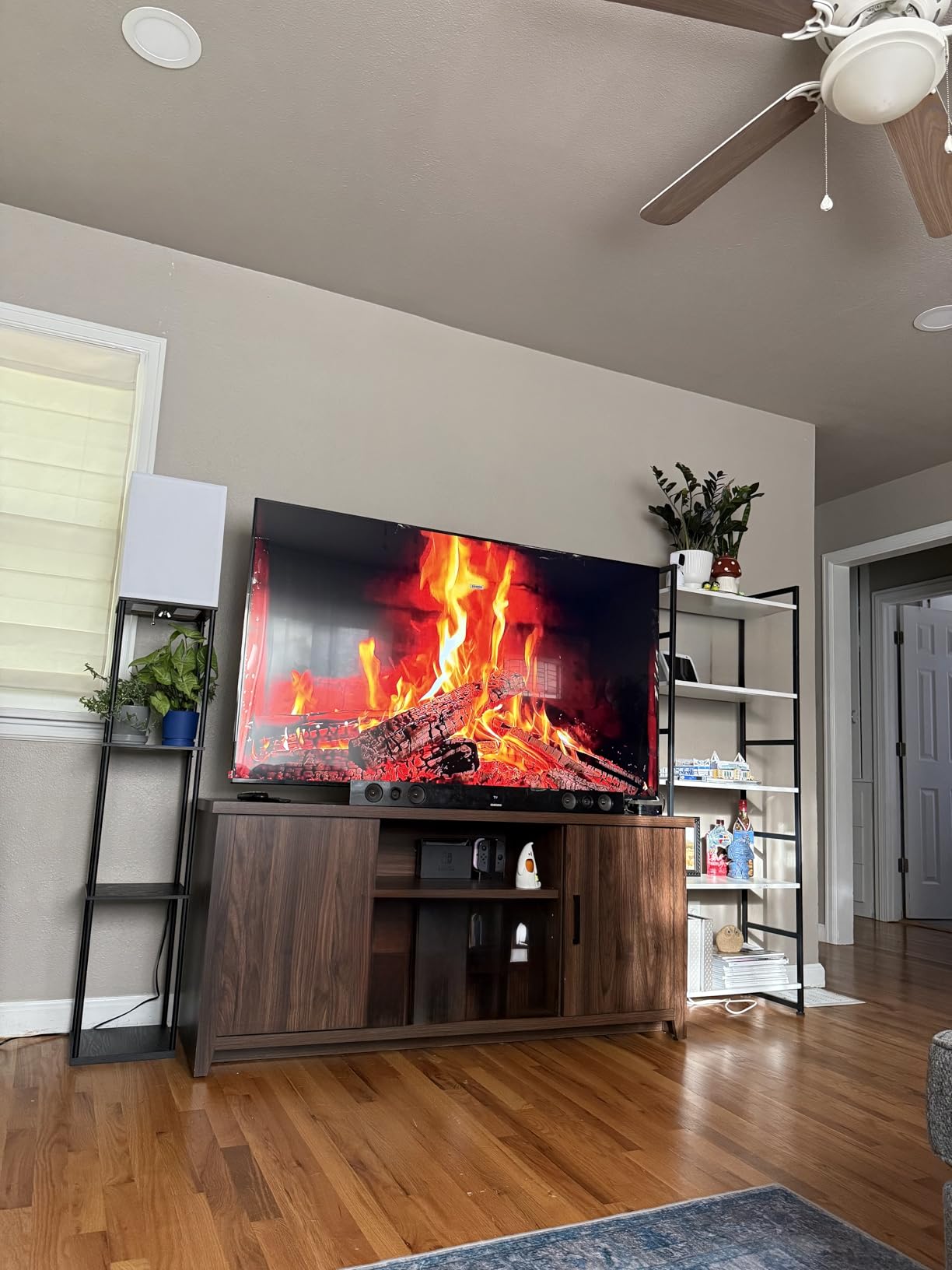 Samsung 65-Inch Class QLED Q7F Series Samsung Vision AI Smart TV (2025 Model, 65Q7F) Quantum HDR, Object Tracking Sound Lite, Q4 AI Gen1 Processor, 4K upscaling, Gaming Hub, Alexa Built-in - Customer Photo 1