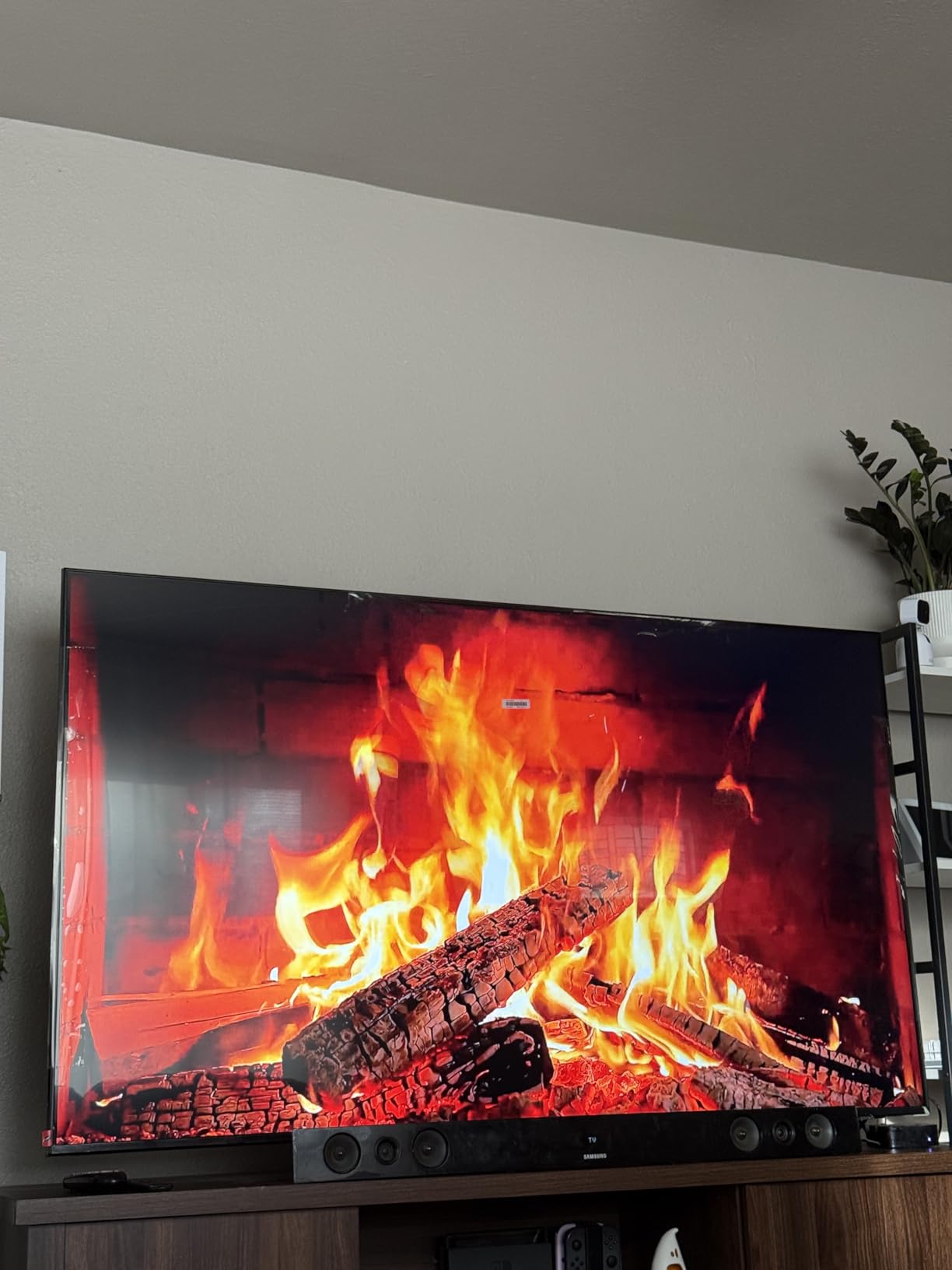 Samsung 65-Inch Class QLED Q7F Series Samsung Vision AI Smart TV (2025 Model, 65Q7F) Quantum HDR, Object Tracking Sound Lite, Q4 AI Gen1 Processor, 4K upscaling, Gaming Hub, Alexa Built-in - Customer Photo 2