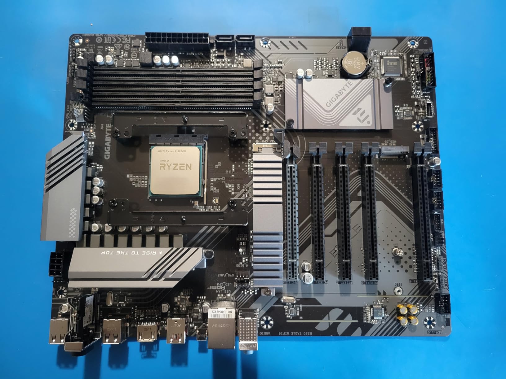 GIGABYTE B550 Eagle WIFI6 Motherboard, Supports AMD AM4 Ryzen 5000 Processors, ATX, DDR4, 2X M.2, PCIe 4.0, WIFI6, 1GbE LAN, EZ-Latch - Customer Photo 1