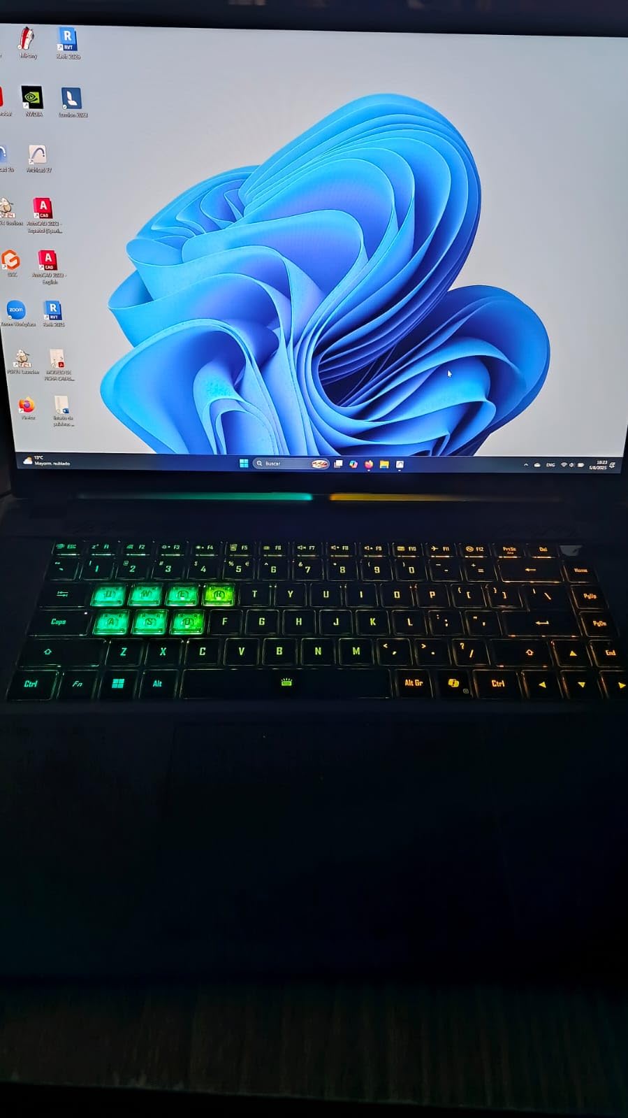 GIGABYTE - AORUS Master 16 Gaming Laptop - 240Hz 2560x1600 OLED - NVIDIA GeForce RTX 5080 - Intel Core Ultra 9 275HX - 1TB SSD with 32GB DDR5 RAM - Windows 11 Home AD (AORUS Master 16 BYHC5USE64SH) - Customer Photo 2
