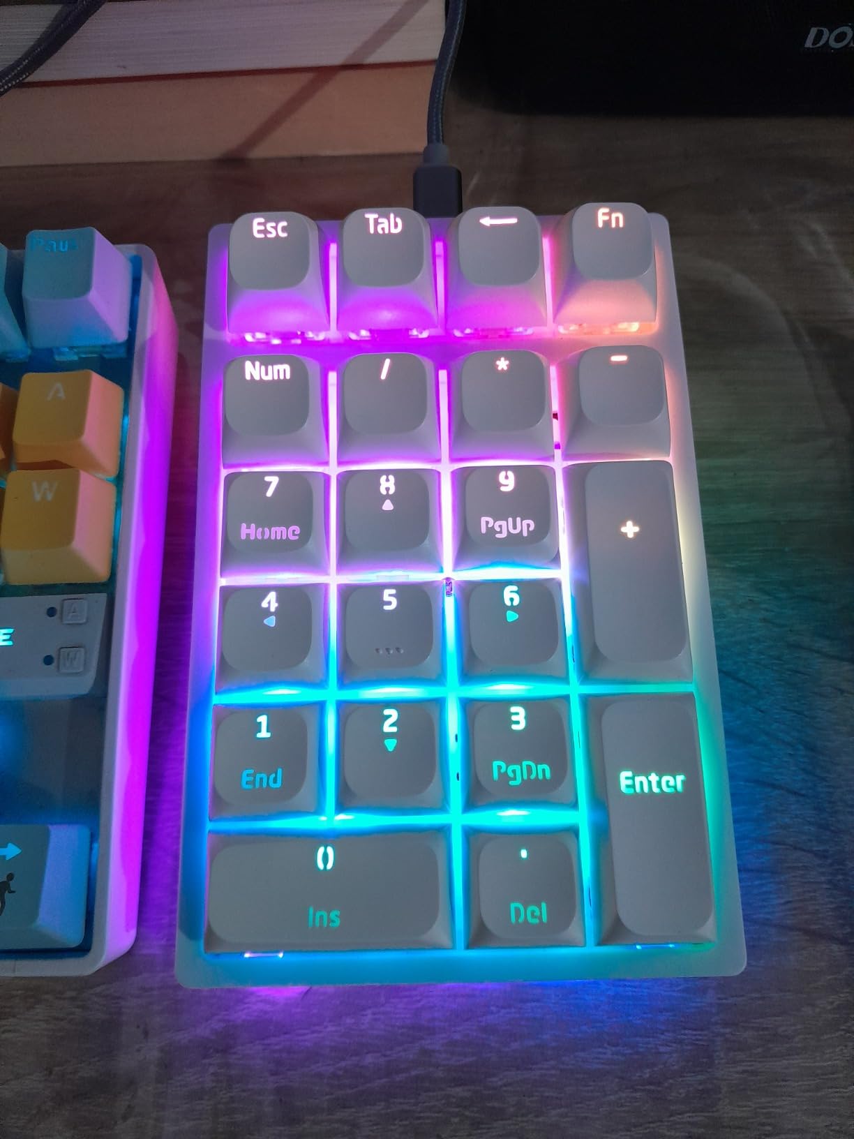 MOTOSPEED K27 One-Handed Mechanical Mini Gaming Keypad 27 Keys, 9 LED Backlit USB Wired Mechanical Gaming Keyboard for Pro Keyboard Computer/PC/Desktop/Laptop/Mac - Customer Photo 1
