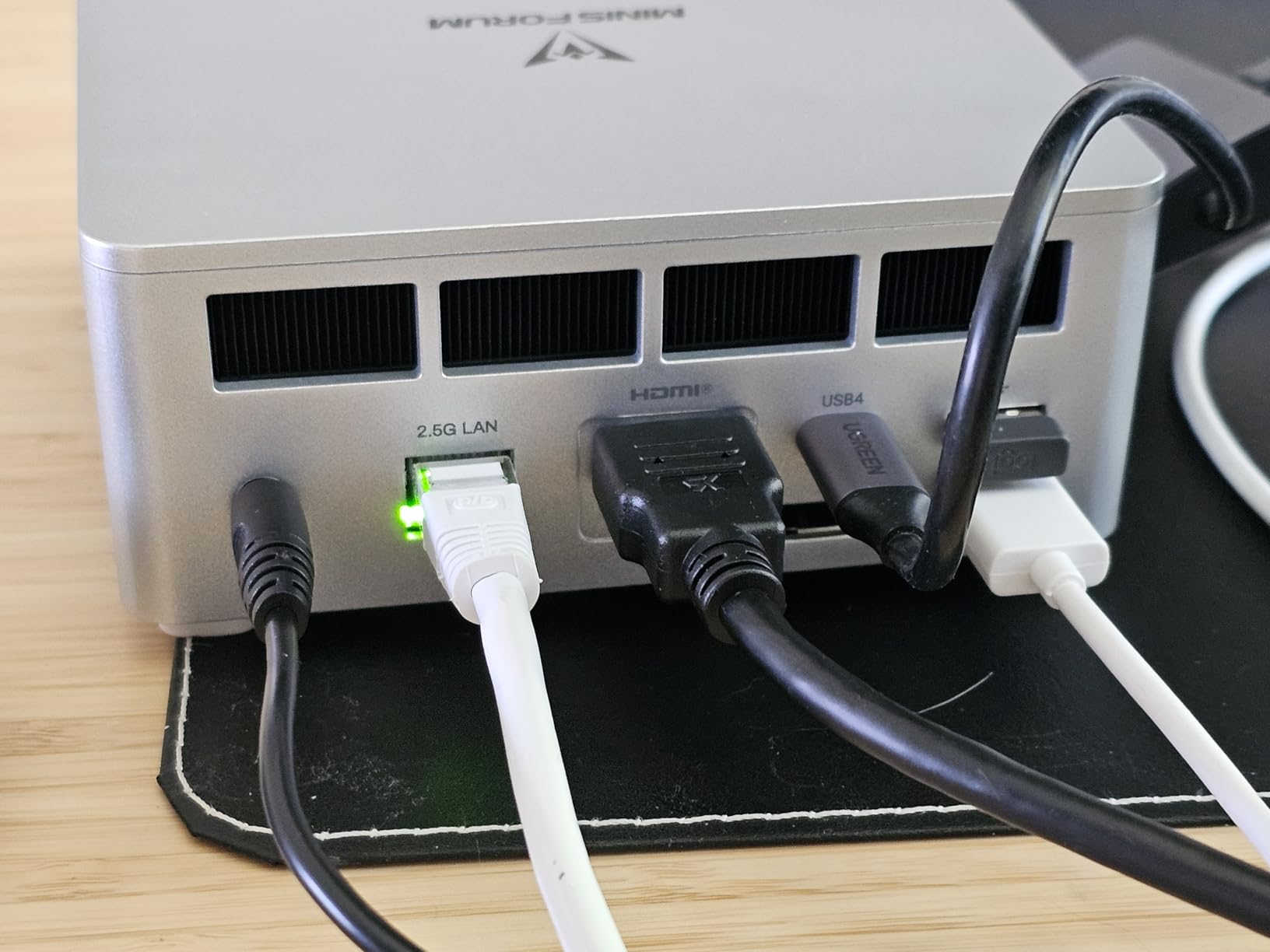 MINISFORUM UM880 Plus Mini PC AMD Ryzen 7 8845HS(8C/16T, up to 5.1GHz), 32GB DDR5 1TB PCIe4.0 SSD, HDMI+DP+USB4 Triple Outputs, OCuLink Port, 2.5G LAN, 5x USB Port, Radeon 780M Graphics Micro Computer - Customer Photo 1