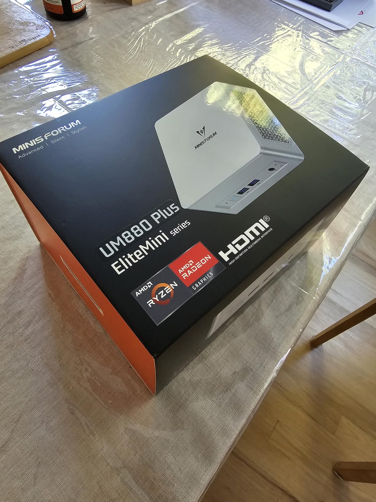 MINISFORUM UM880 Plus Mini PC AMD Ryzen 7 8845HS(8C/16T, up to 5.1GHz), 32GB DDR5 1TB PCIe4.0 SSD, HDMI+DP+USB4 Triple Outputs, OCuLink Port, 2.5G LAN, 5x USB Port, Radeon 780M Graphics Micro Computer - Customer Photo 2