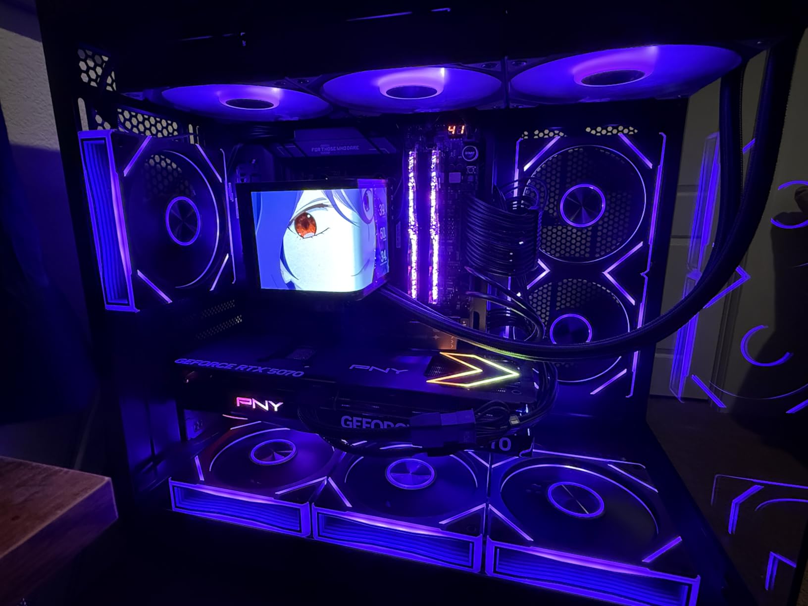 PNY NVIDIA GeForce RTX™ 5070 OC Triple Fan, Graphics Card (12GB GDDR7, 192-bit, Boost Speed: 2587 MHz, SFF-Ready, PCIe® 5.0, HDMI®/DP 2.1, 2.4-Slot, NVIDIA Blackwell Architecture, DLSS 4) - Customer Photo 1