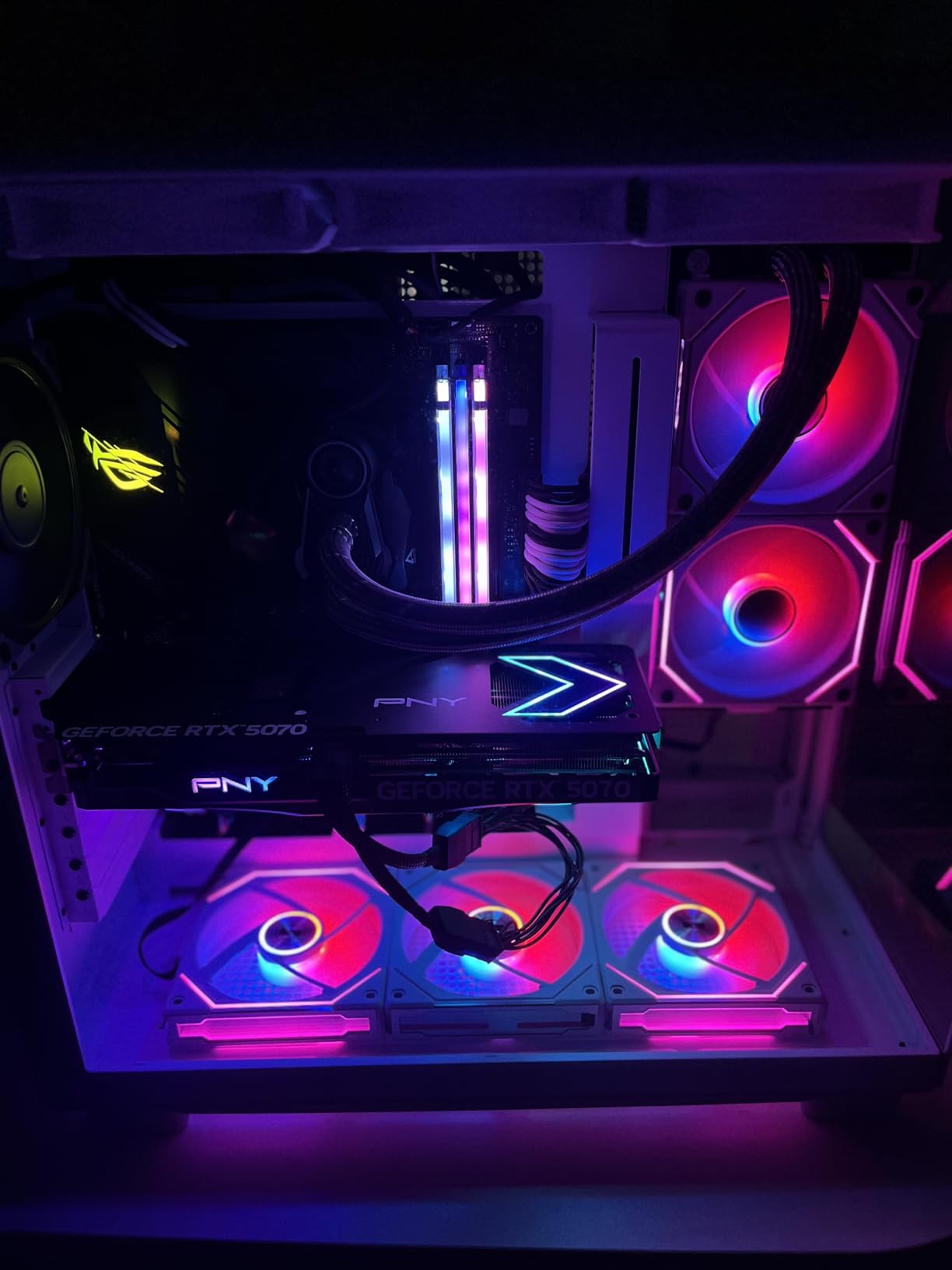 PNY NVIDIA GeForce RTX™ 5070 Epic-X™ ARGB OC Triple Fan, Graphics Card (12GB GDDR7, 192-bit, Boost Speed: 2685 MHz, SFF-Ready, PCIe® 5.0, HDMI®/DP 2.1, 2.4-Slot, NVIDIA Blackwell Architecture, DLSS 4) - Customer Photo 2