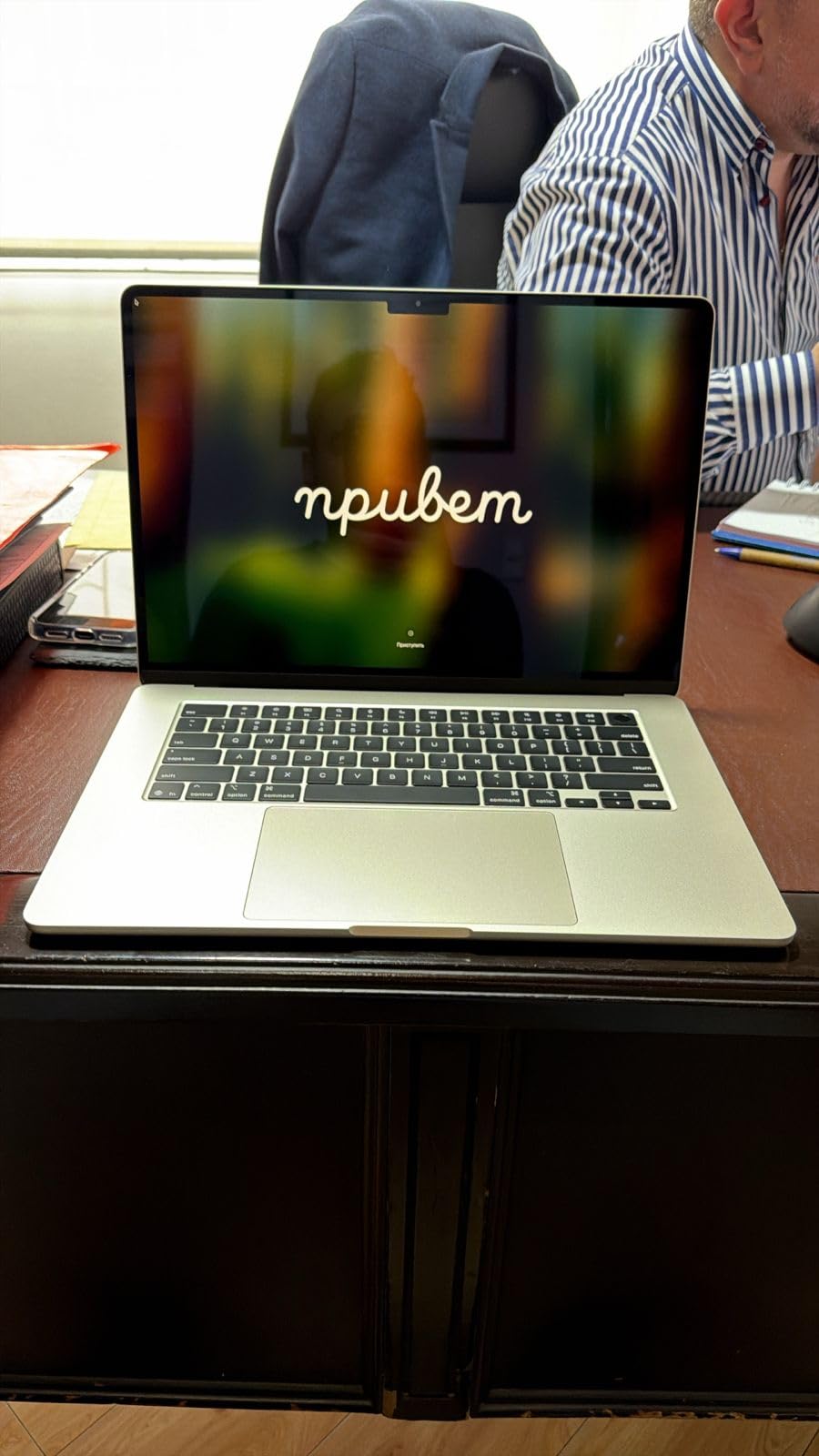 Apple 2025 MacBook Air 15-inch Laptop with M4 chip: Built for Apple Intelligence, 15.3-inch Liquid Retina Display, 16GB Unified Memory, 256GB SSD Storage, 12MP Center Stage Camera, Touch ID; Midnight - Customer Photo 1