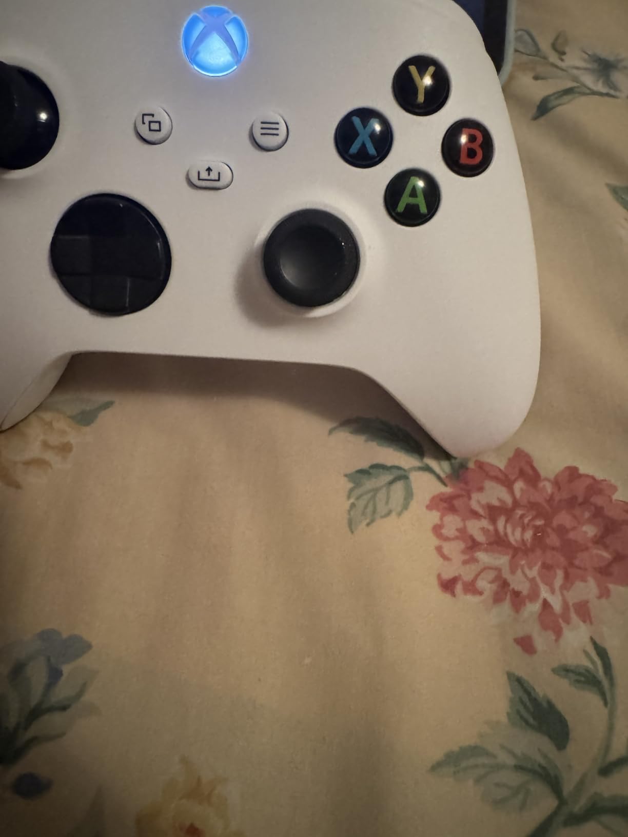 Xbox Wireless Gaming Controller (2025) – Carbon Black – Play on Xbox, Windows, Android, iOS, FireTV Sticks, Smart TVs, VR Headsets - Customer Photo 2