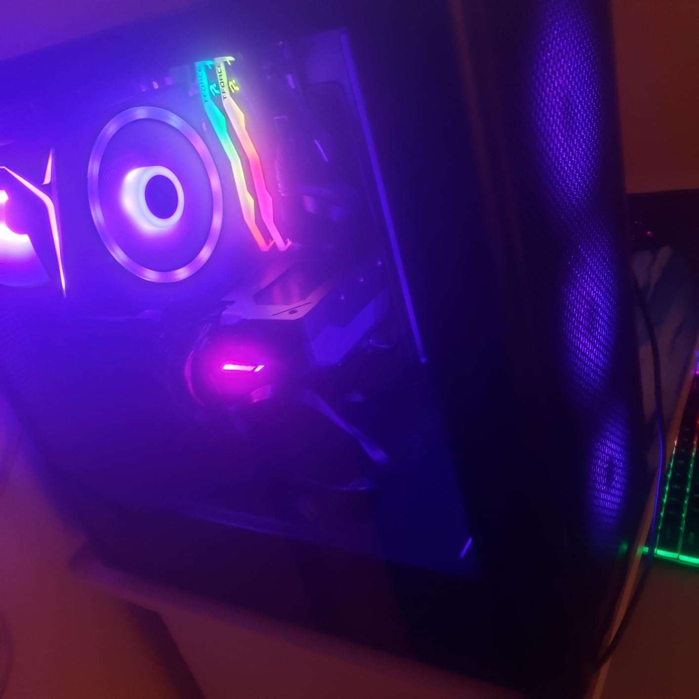 Skytech Gaming King 95 Desktop PC, Intel i7 14700F 2.1 GHz (5.3GHz), NVIDIA RTX 5070 Ti 16GB, 2TB Gen4 NVMe SSD, 32GB DDR5 RAM 6000 RGB, 850W Gold PSU, 360mm ARGB AIO, Wi-Fi, Win 11 - Customer Photo 2