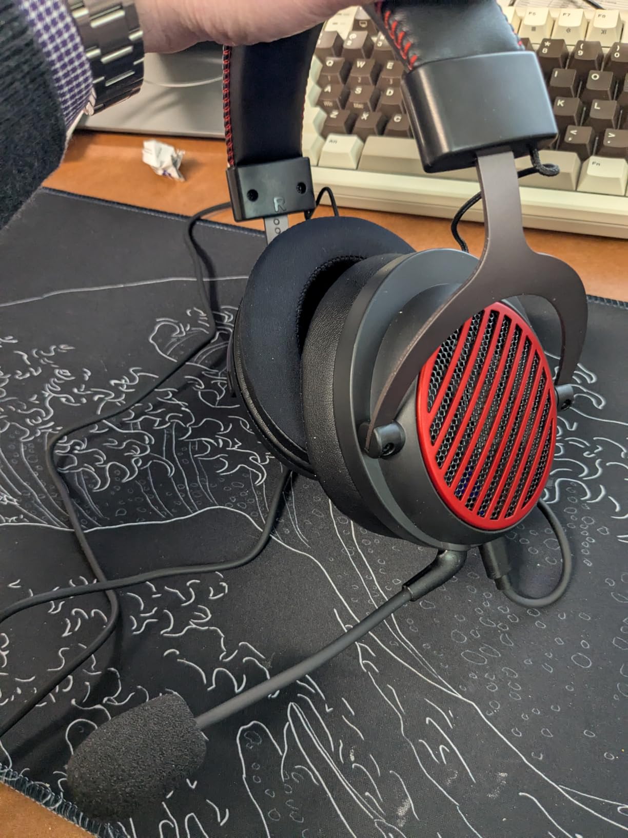 Redragon H540 Wireless Gaming Headset for PC, PS4/5, Xbox, Switch, 4-Mode(2.4G/BT/USB/3.5mm) - 7.1 Surround Sound - 53MM Drivers Gaming Headphones with Noise Canceling Mic - Memory Foam - Black - Customer Photo 2