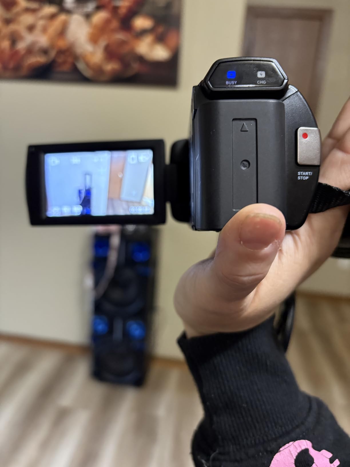 8K Video Camera Camcorder 88MP UHD WiFi Vlogging Cameras for YouTube 18X Digital Zoom IR Night Vision 3.0''Touch Screen Camera with 32GB Card, Microphone, Stabilizer, Lens Hood, Remote, Batteries - Customer Photo 2