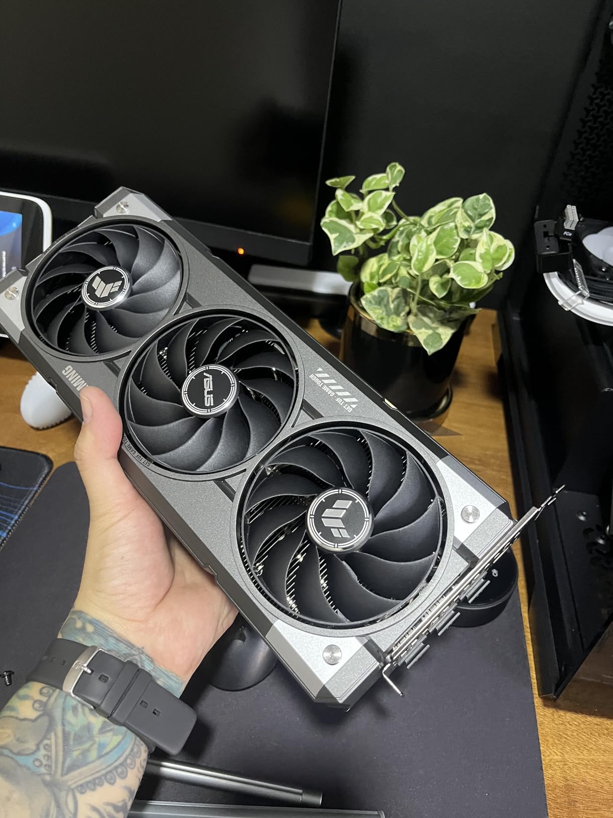 ASUS The SFF-Ready Prime GeForce RTX™ 5060 Ti 8GB GDDR7 OC Edition Graphics Card (PCIe® 5.0, 8GB GDDR7, HDMI®/DP 2.1, 2.5-Slot, Axial-tech Fans, Dual BIOS) - Customer Photo 4