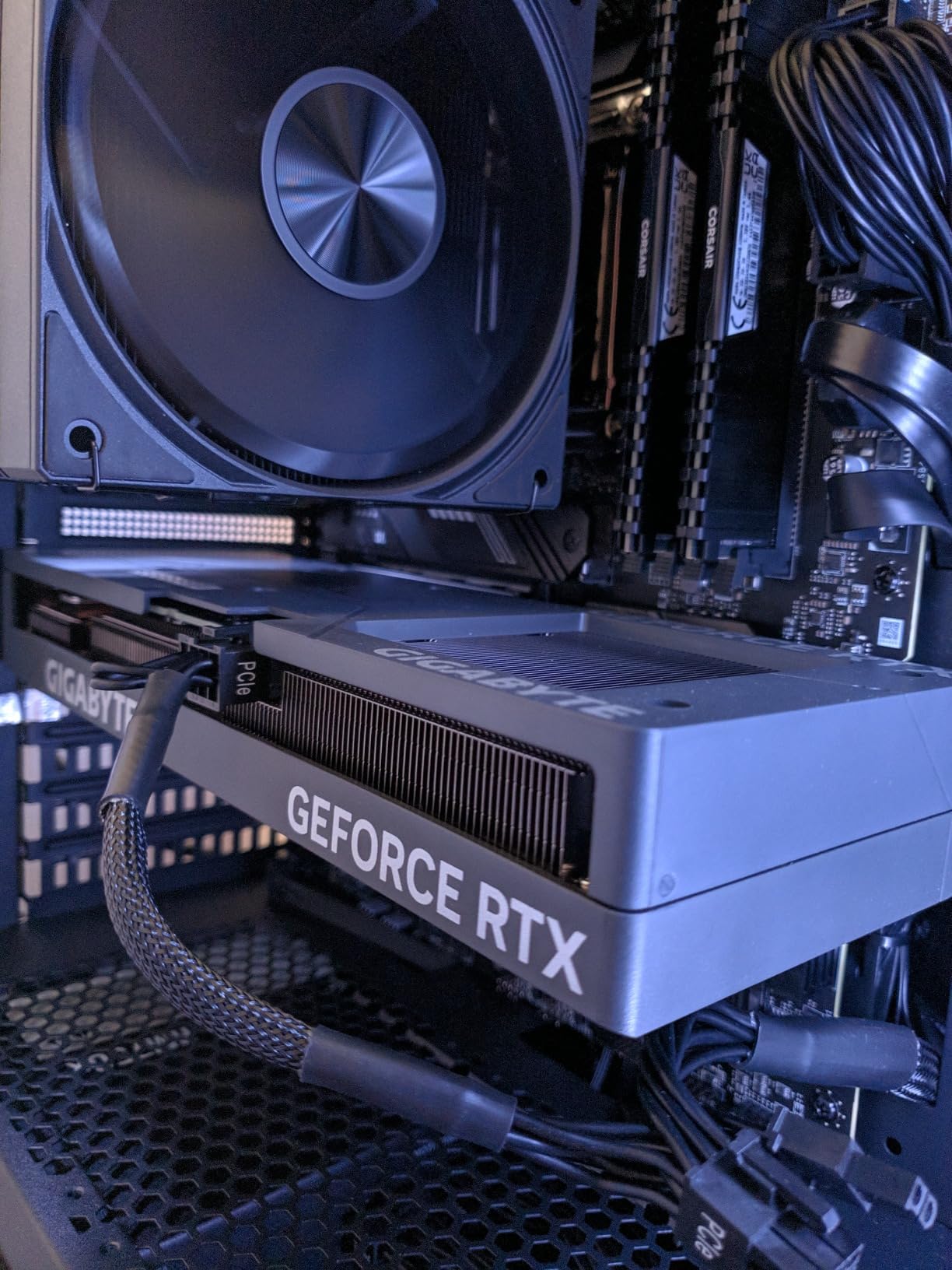 GIGABYTE GeForce RTX 5060 Ti Gaming OC 8G Graphics Card, 8GB 128-bit GDDR7, PCIe 5.0, WINDFORCE Cooling System, GV-N506TGAMING OC-8GD Video Card - Customer Photo 4