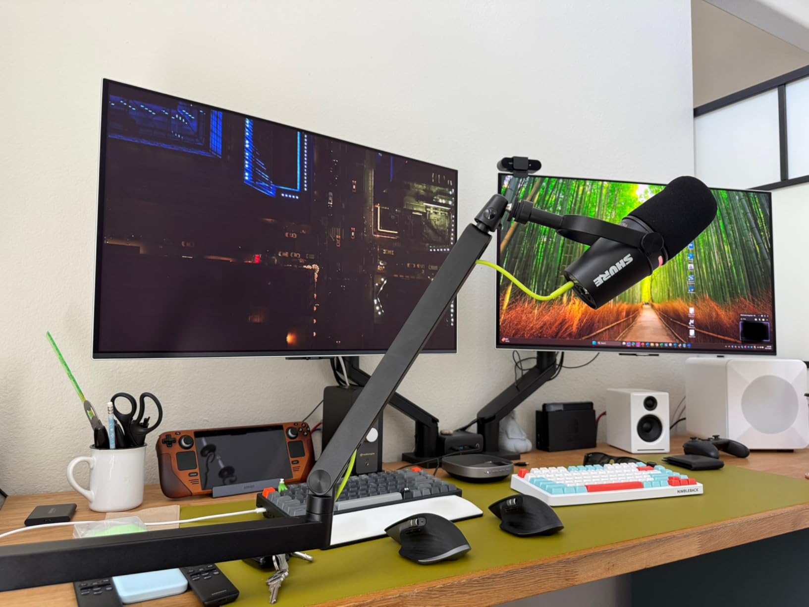 InnoGear 2025 Upgraded Microphone Boom Arm, Magnetic Cable Management Low Profile Mic Stand 360° Rotatable Desk Mount for Fifine AM8 K669B Blue Yeti HyperX QuadCast SoloCast AT2020, Black - Customer Photo 1
