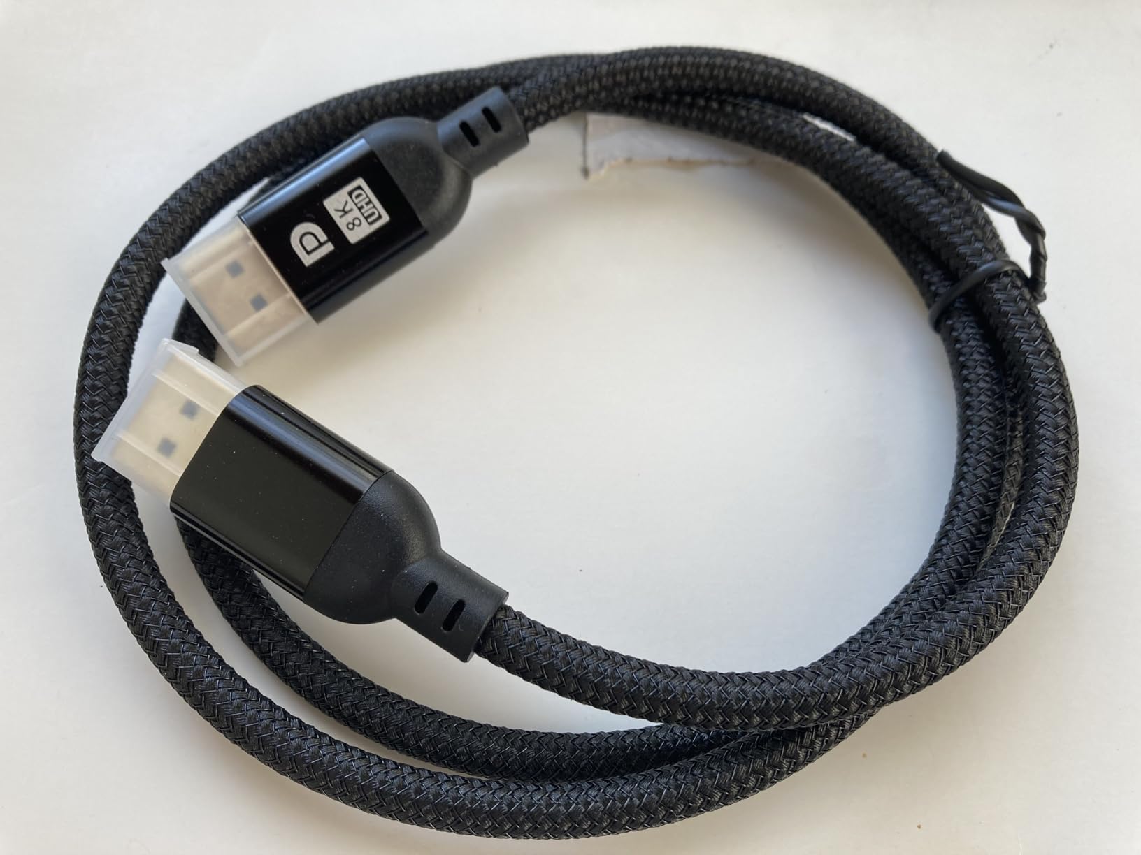 Diyanisly 8K DisplayPort Cable 6.6FT, Braided High-Speed DP 1.4 Cable, Support 32.4Gbps 8K@60Hz 4K@120Hz 2K@240Hz, High Refresh Rate Durable Flexible Cord for HDR DSC, Gaming Monitor/Graphics Card etc - Customer Photo 1