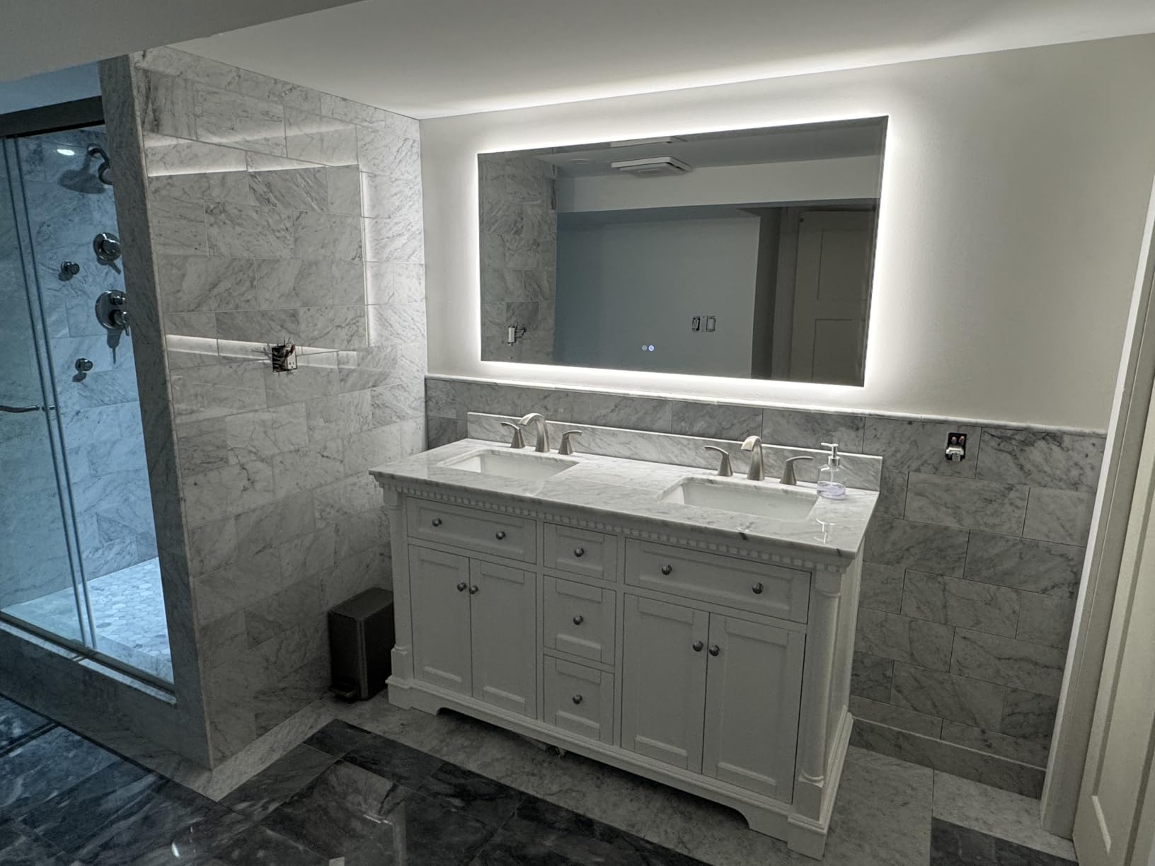 Keonjinn 42 x 36 Inch Backlit Bathroom Mirror with Lights, Frameless LED Mirror with Beveled Edge, HD Tempered Glass, UL-Listed Driver, 3000K/4500K/6500K, Defogging, Lighted Mirrors for Bathroom Wall - Customer Photo 2